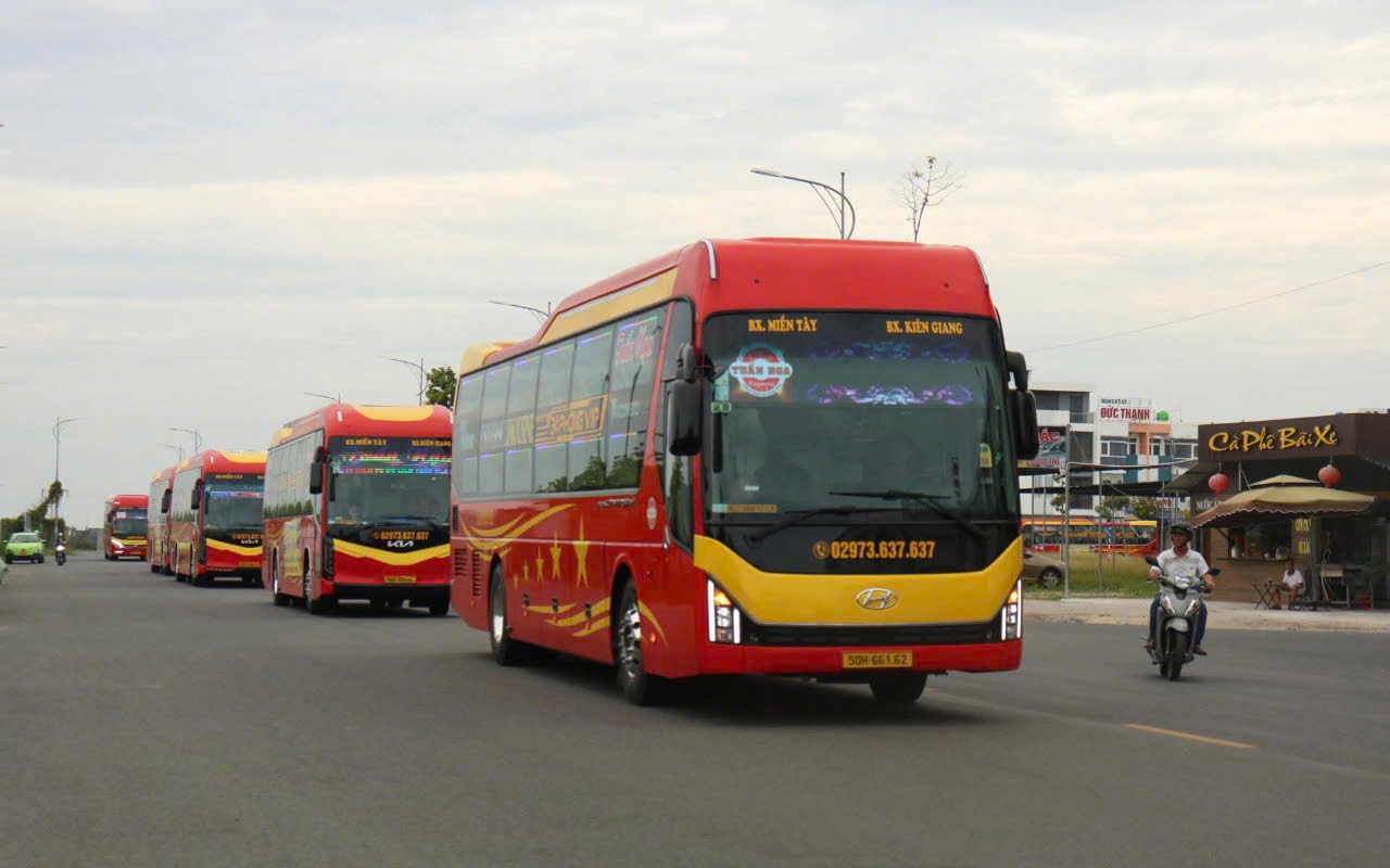 Mở tuyến xe phục vụ 253 cán bộ về trung tâm tỉnh An Giang mới làm việc