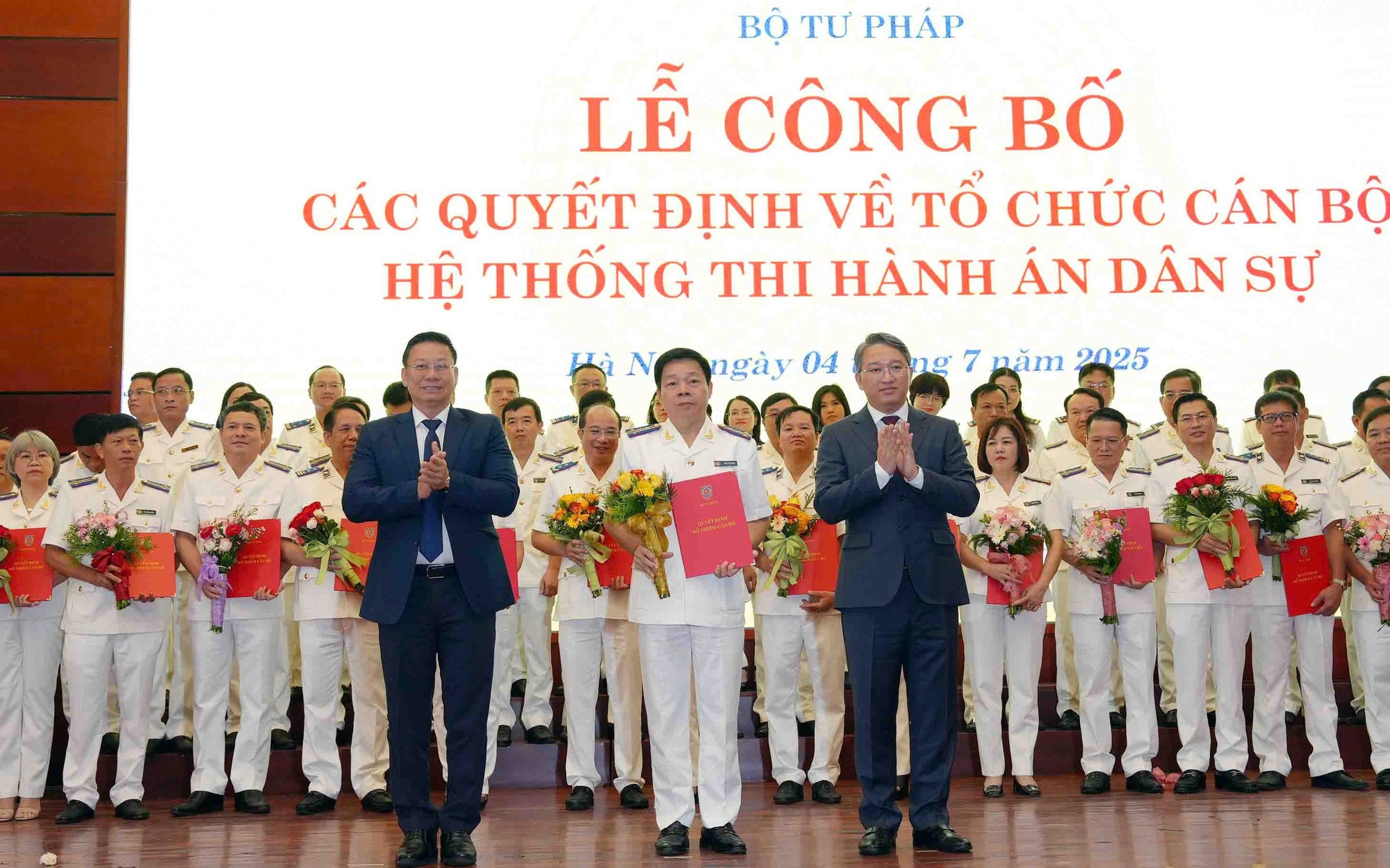 Công bố 34 Trưởng Thi hành án dân sự các tỉnh, thành phố