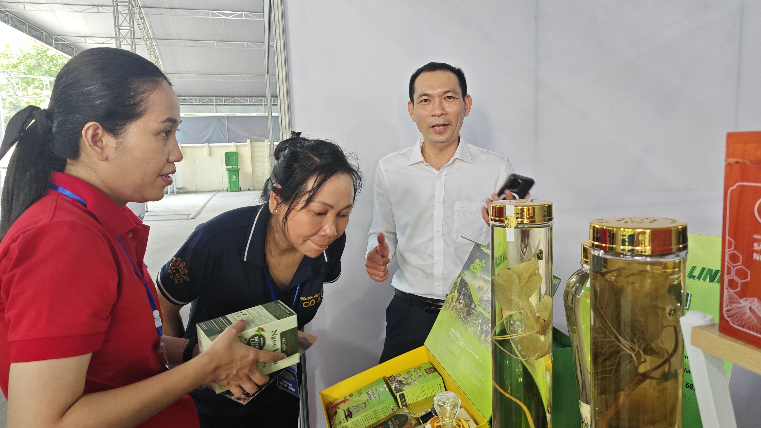 Nhiều đặc sản từ các vùng, miền hội tụ tại TP HCM- Ảnh 6.