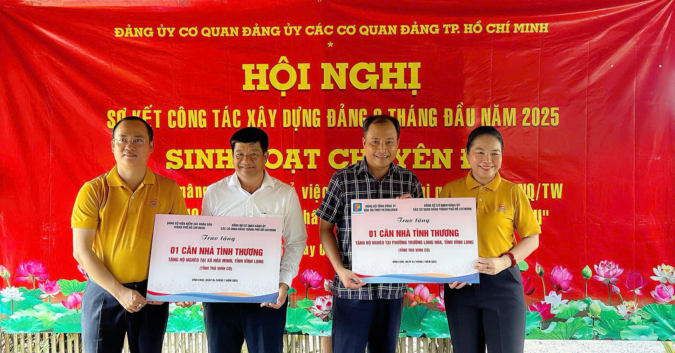 Trao 2 căn nhà tình thương cho 2 hộ dân khó khăn của tỉnh Vĩnh Long- Ảnh 1.