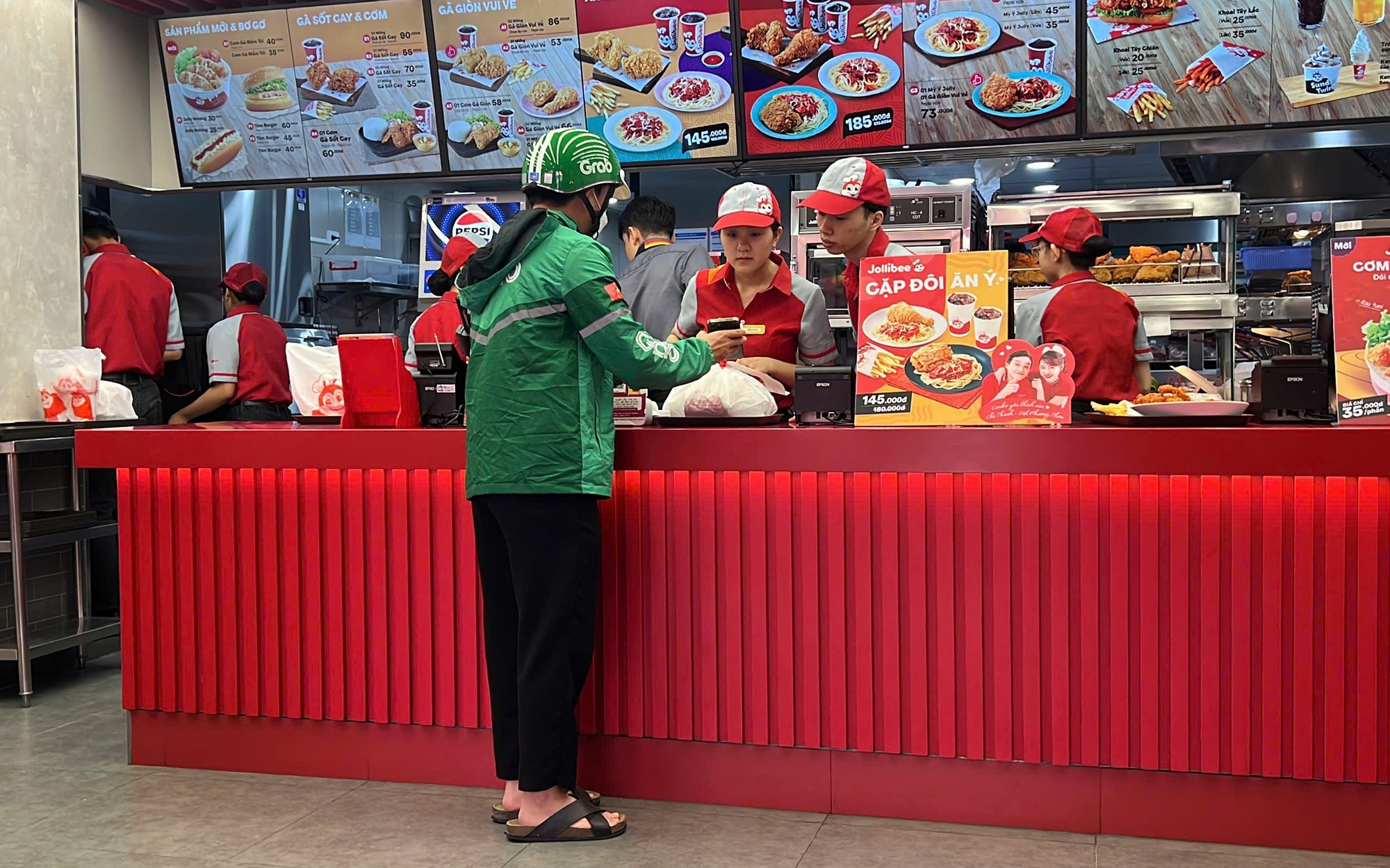 Muôn mặt nghề giao hàng (*): Cần mở rộng mạng lưới an sinh