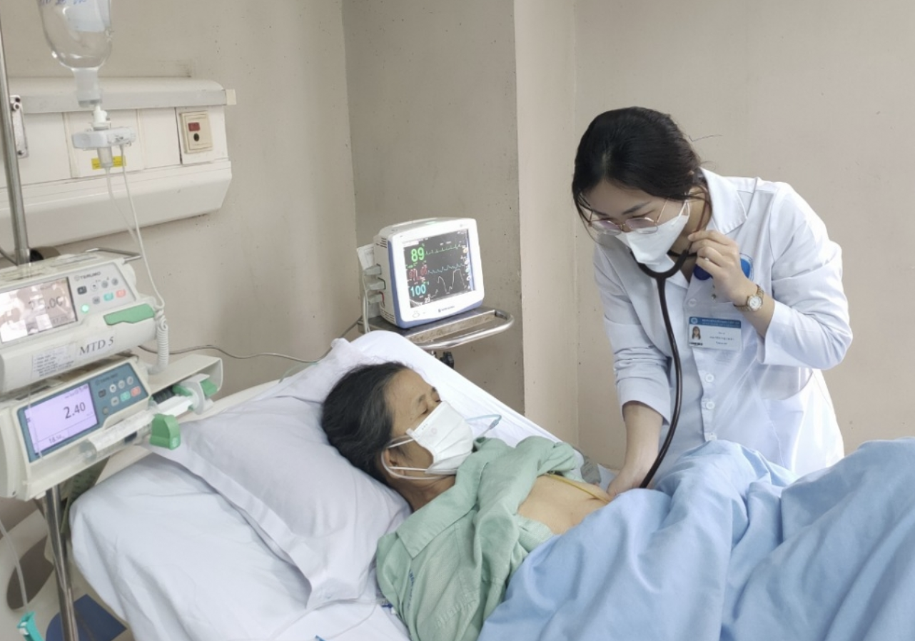 Người lao động nghỉ ốm được hỗ trợ thế nào? - Ảnh 1.