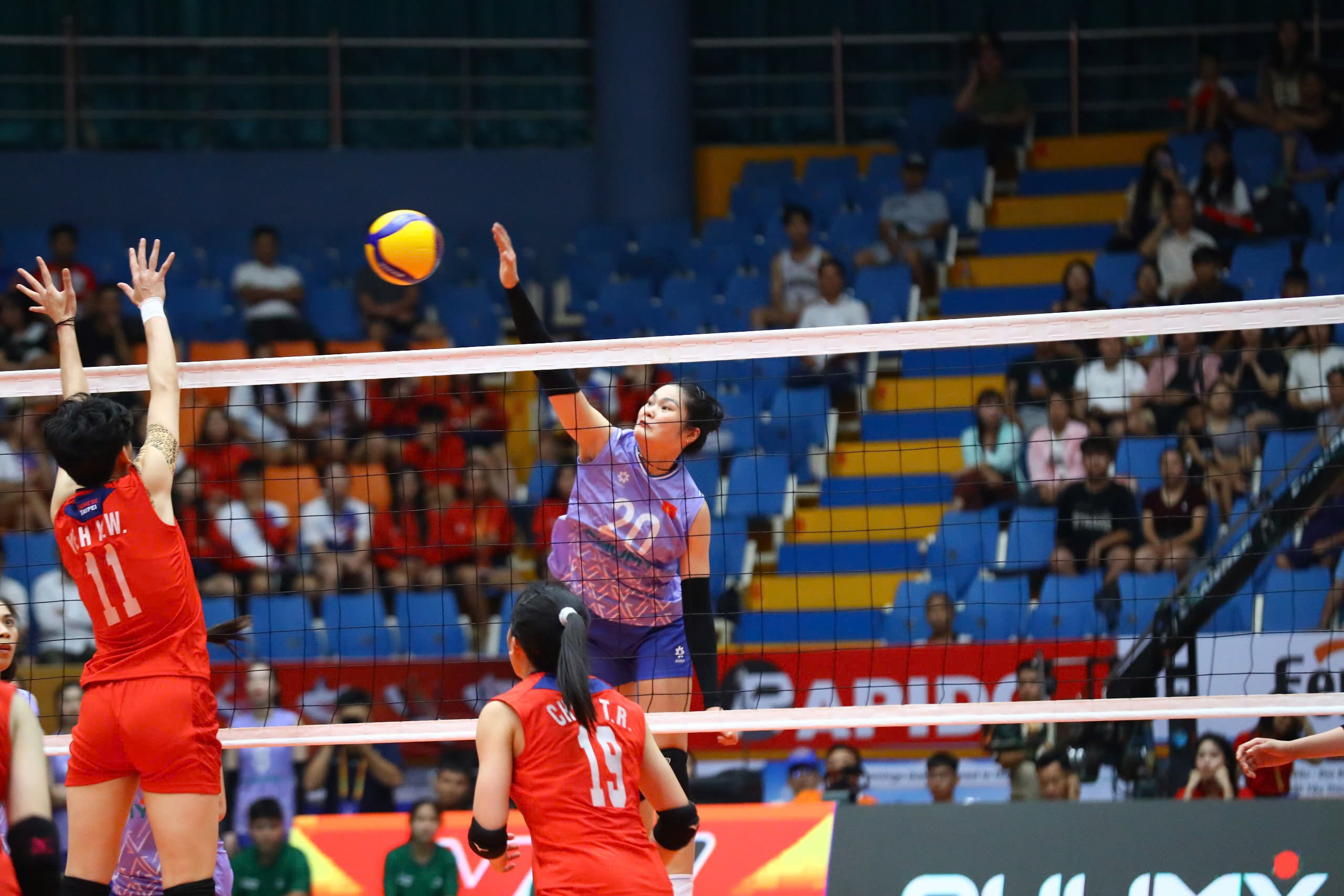 Thắng Đ&agrave;i Bắc Trung Hoa, tuyển Việt Nam tranh chung kết b&oacute;ng chuyền VTV Cup 2025 - Ảnh 3.