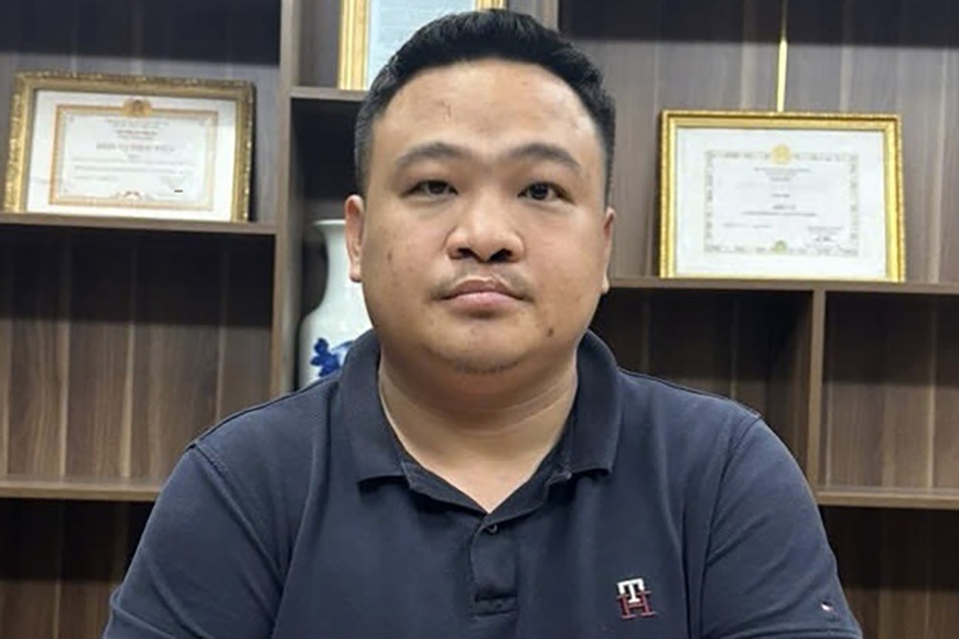 Vụ "&ocirc;ng tr&ugrave;m" ở TP HCM cầm đầu lừa đảo h&agrave;ng trăm ng&agrave;n người gi&agrave;: Khởi tố 124 bị can- Ảnh 1.