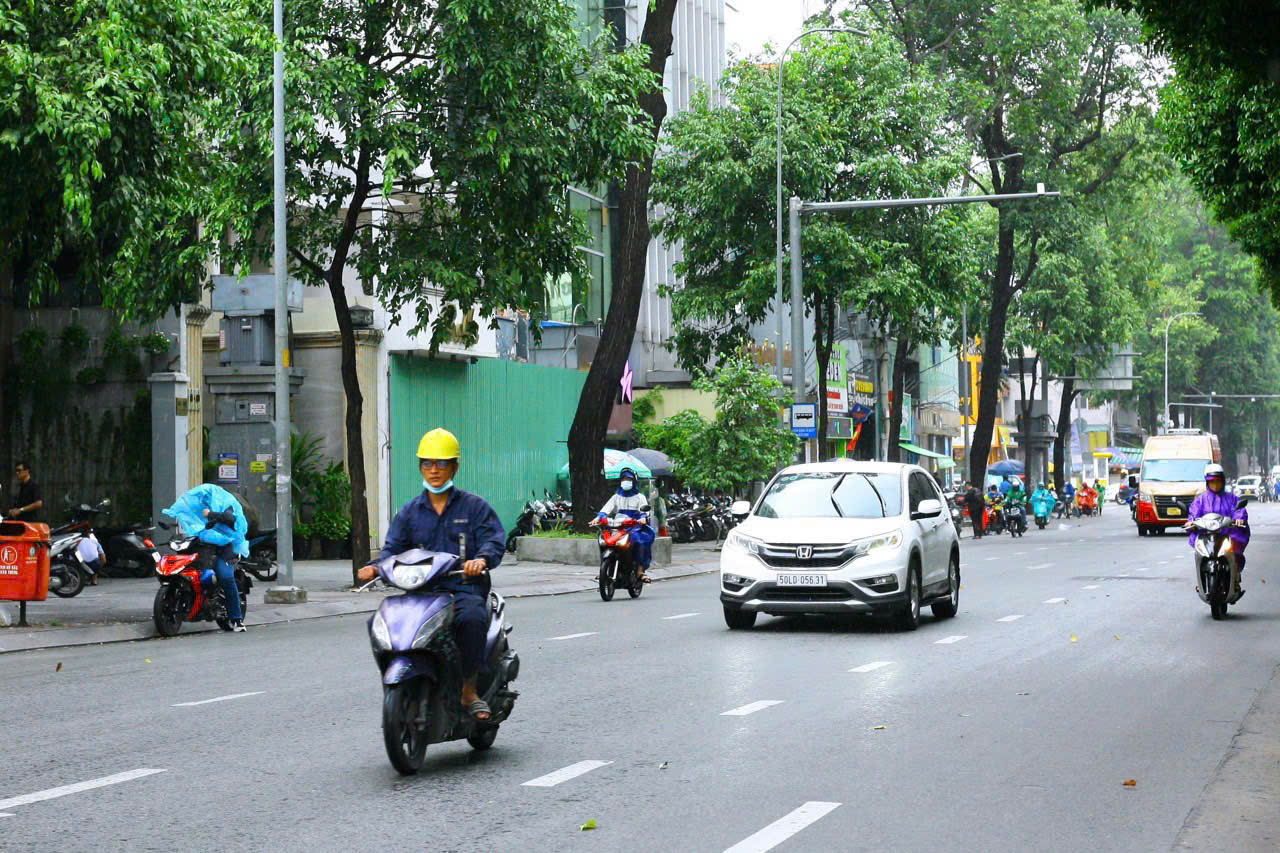 Thời tiết TP HCM h&ocirc;m nay 5-7: Dễ chịu; &Aacute;p thấp nhiệt đới đ&atilde; mạnh l&ecirc;n th&agrave;nh b&atilde;o - Ảnh 1.