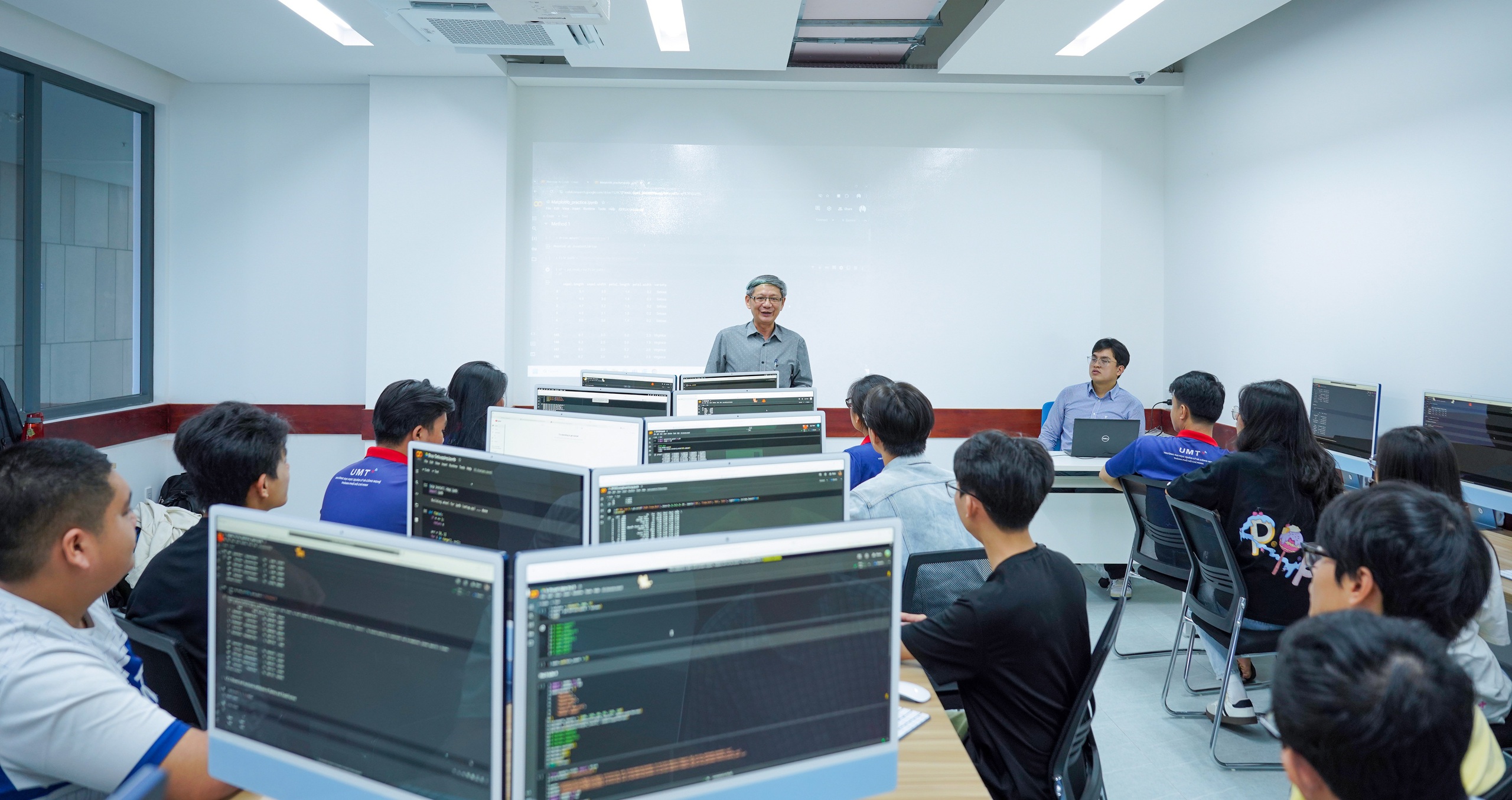 Biến động ng&agrave;nh c&ocirc;ng nghệ th&ocirc;ng tin to&agrave;n cầu: Đại học dạy g&igrave; cho sinh vi&ecirc;n?- Ảnh 1.