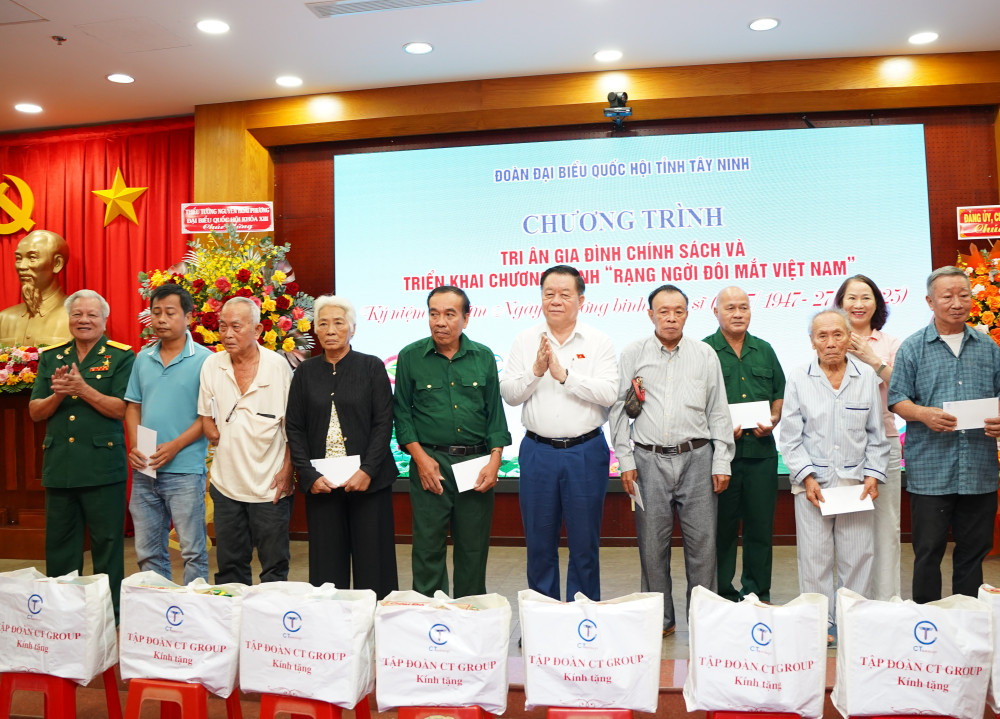Trưởng ban Tuyên giáo Dân vận Trung ương tại Tây Ninh: Sự gắn kết lịch sử cách mạng - Ảnh 2.