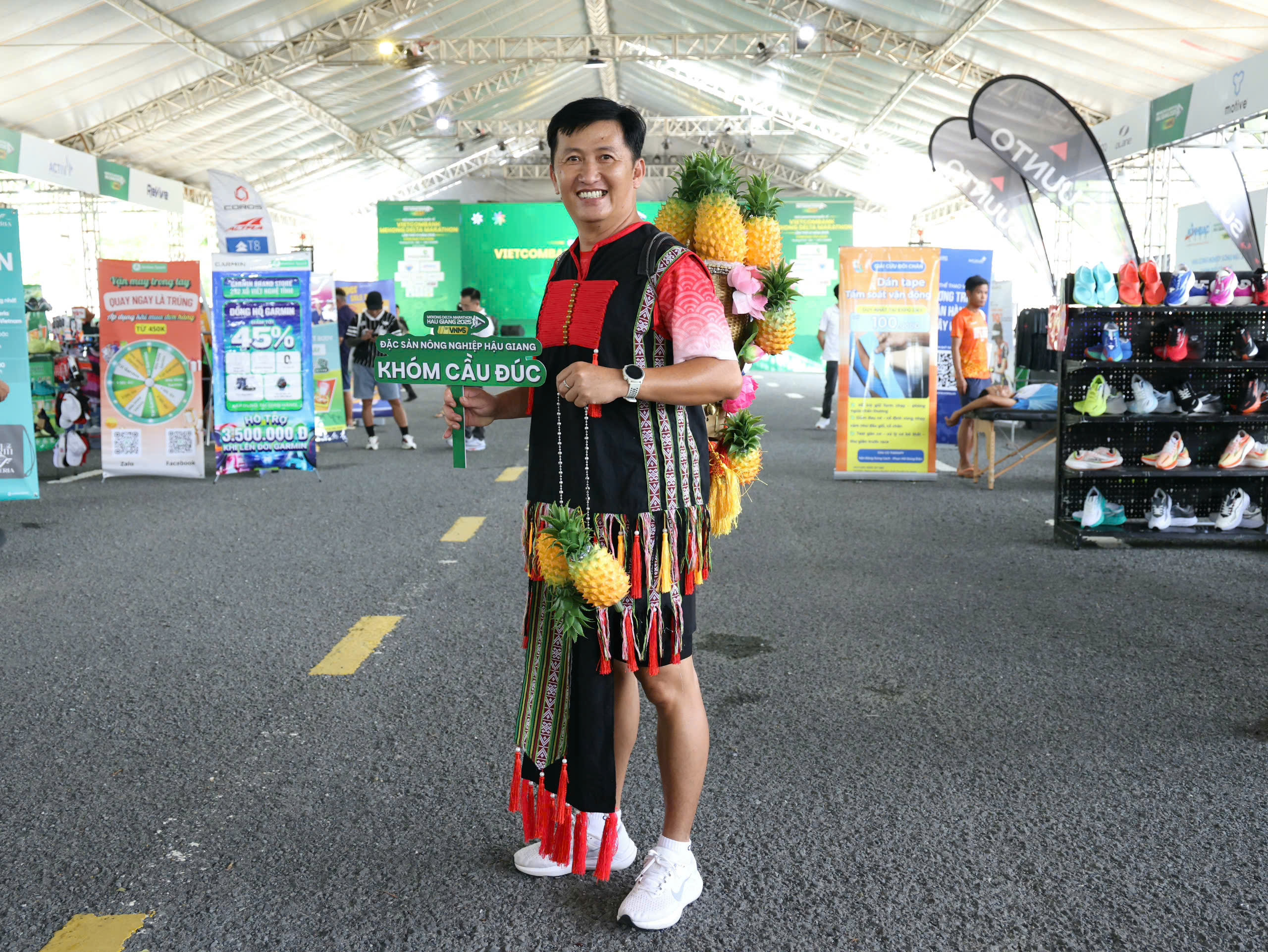 Những h&igrave;nh ảnh vui nhộn tại giải marathon quốc tế đầu ti&ecirc;n của TP Cần Thơ mới- Ảnh 4.