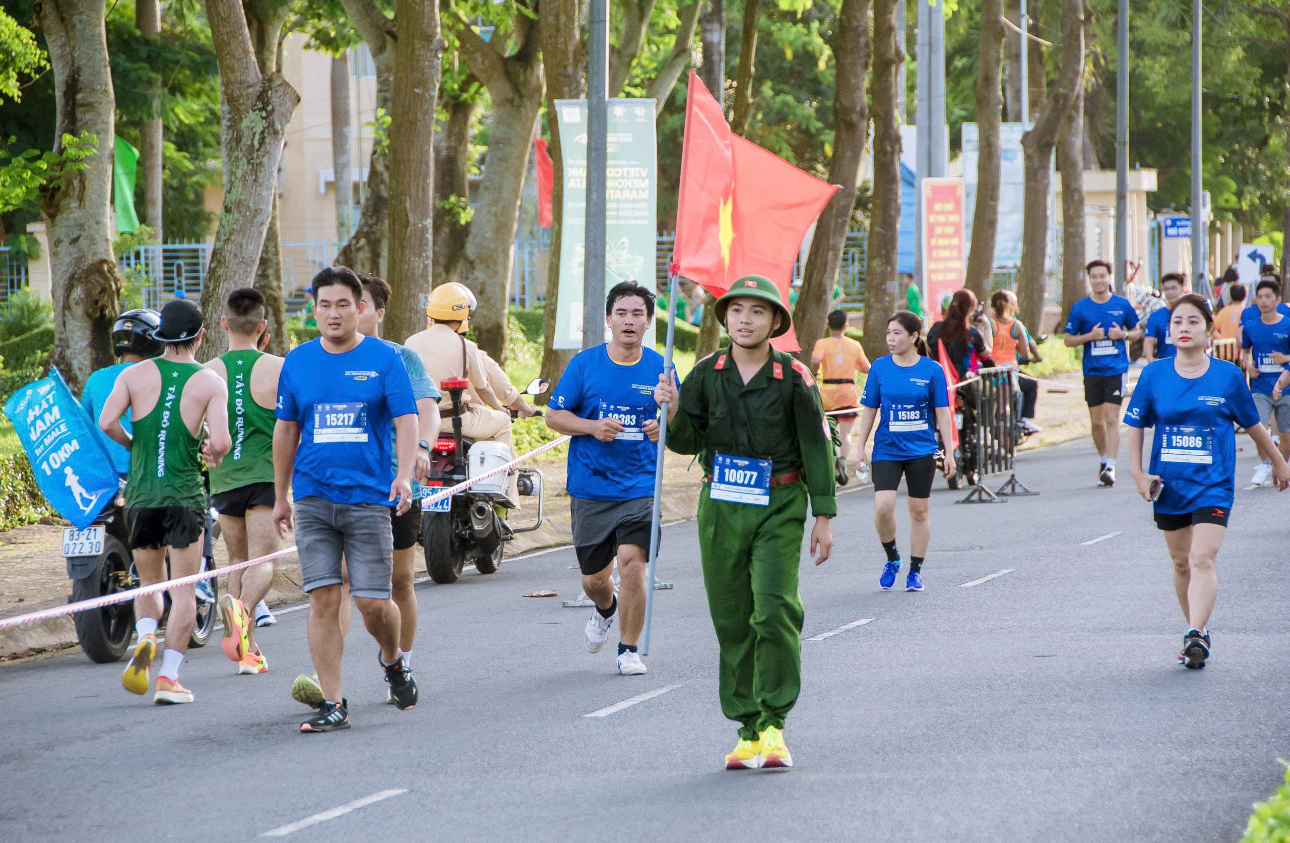 Phó Bí thư Thành ủy Cần Thơ tham gia giải chạy quy mô quốc tế - Ảnh 13.