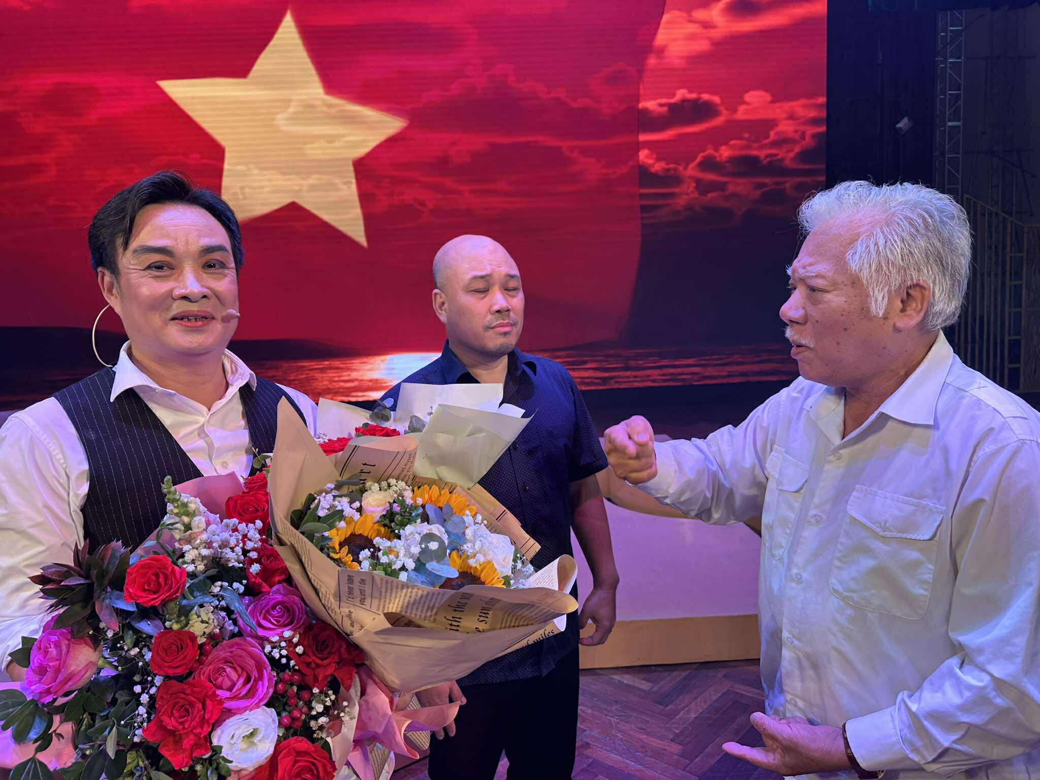 "Sấm vang Lạch Hới": NSND Triệu Trung Kiên và "bức tranh đẹp" trên nền huyền thoại lịch sử- Ảnh 5.