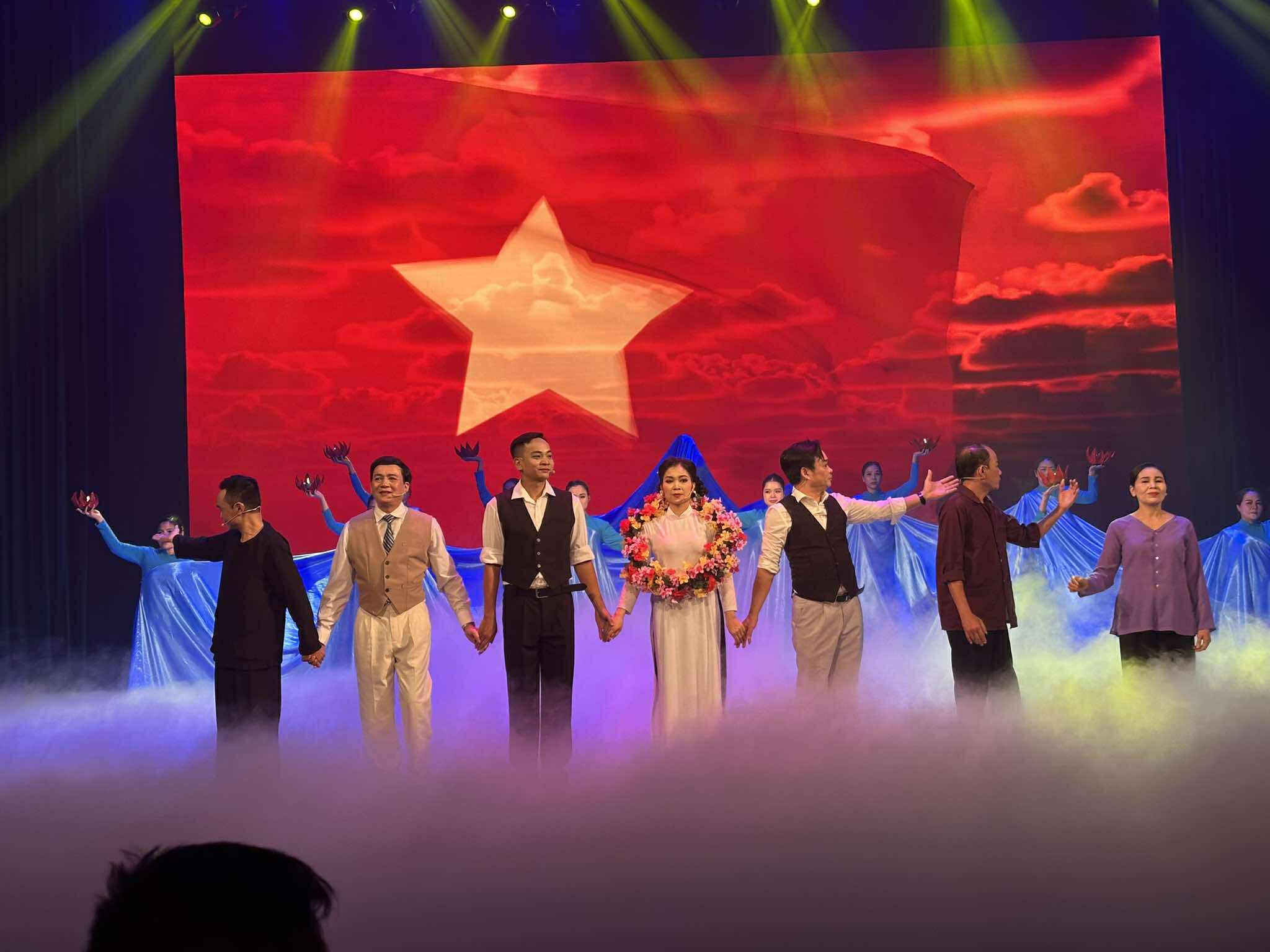 "Sấm vang Lạch Hới": NSND Triệu Trung Kiên và "bức tranh đẹp" trên nền huyền thoại lịch sử- Ảnh 6.