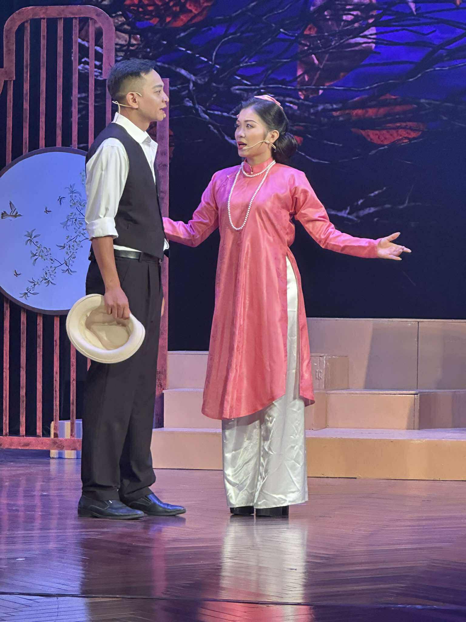 "Sấm vang Lạch Hới": NSND Triệu Trung Kiên và "bức tranh đẹp" trên nền huyền thoại lịch sử- Ảnh 3.