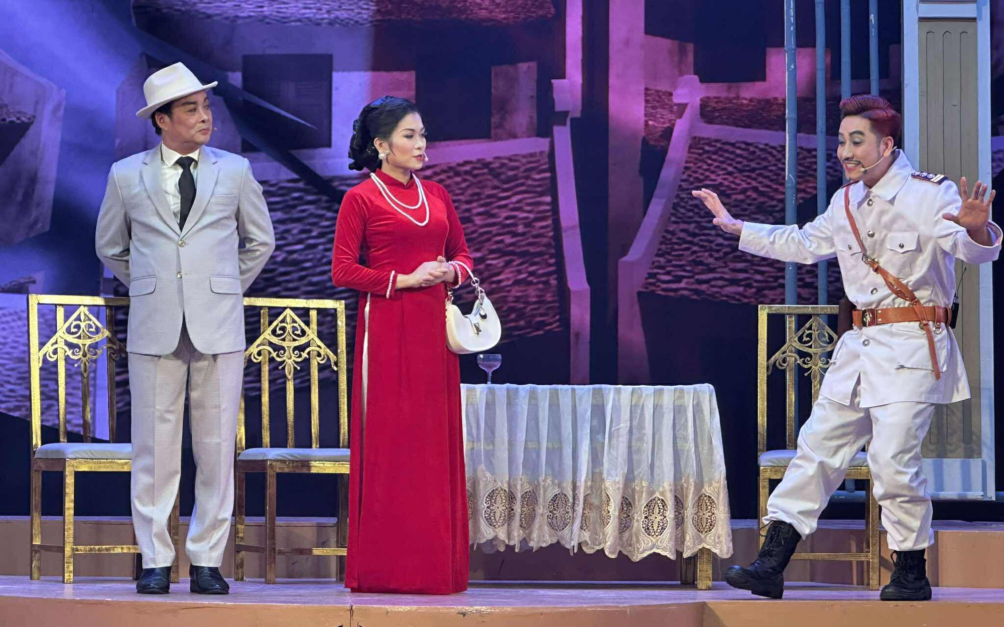 "Sấm vang Lạch Hới": NSND Triệu Trung Kiên và "bức tranh đẹp" trên nền huyền thoại lịch sử