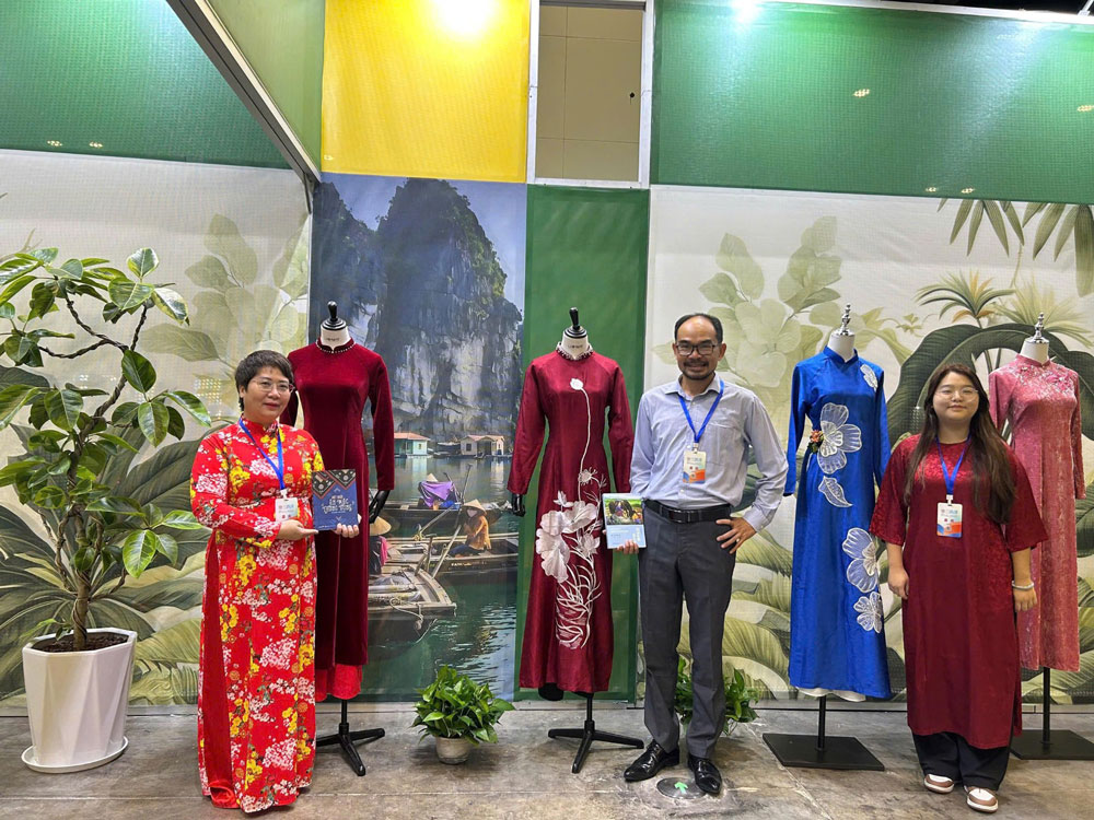 Gian h&agrave;ng văn h&oacute;a Việt g&oacute;p mặt tại Tuần Văn h&oacute;a S&aacute;ch Trung Quốc - ASEAN- Ảnh 1.