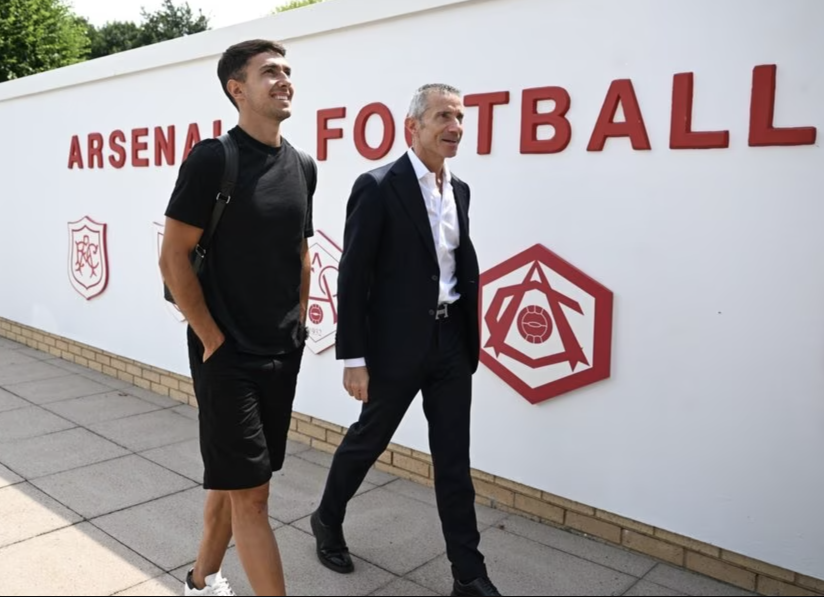 T&acirc;n binh Martin Zubimendi tiết lộ l&yacute; do chọn Arsenal, quay lưng với Liverpool- Ảnh 1.