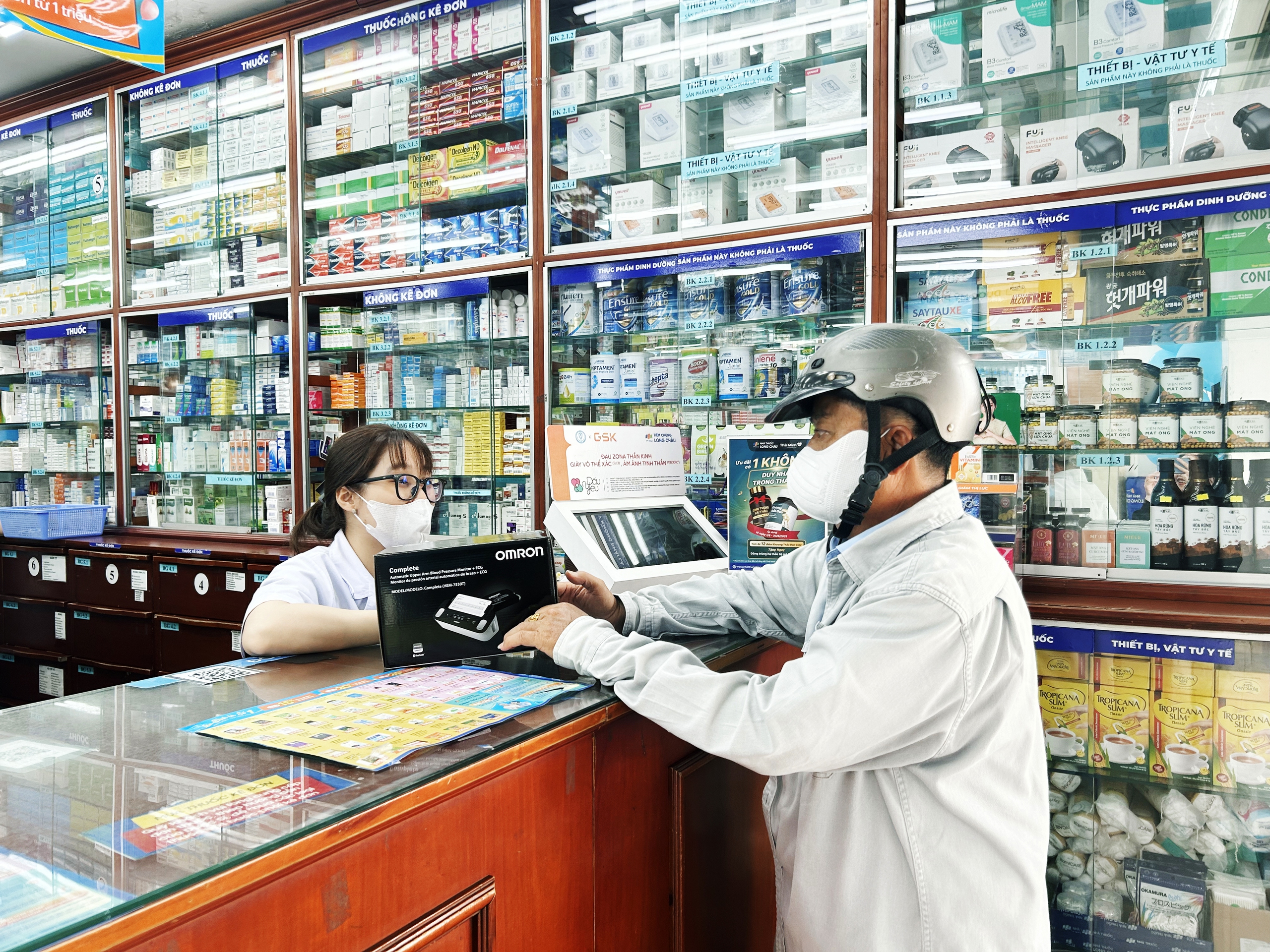 Người bệnh tim mạch an t&acirc;m với thiết bị tầm so&aacute;t huyết &aacute;p v&agrave; điện tim tại nh&agrave;- Ảnh 1.