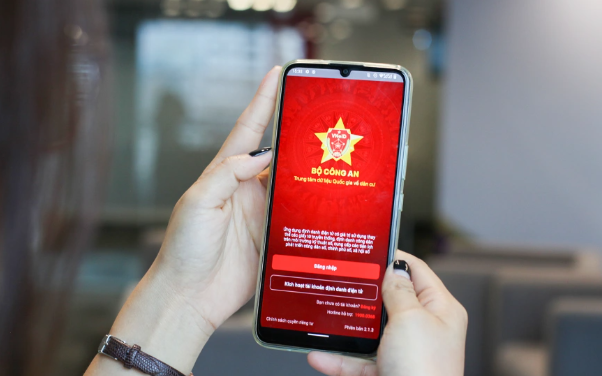 Có thể tra cứu tiền điện, mở tài khoản ngân hàng, mua vé máy bay… trên VNeID