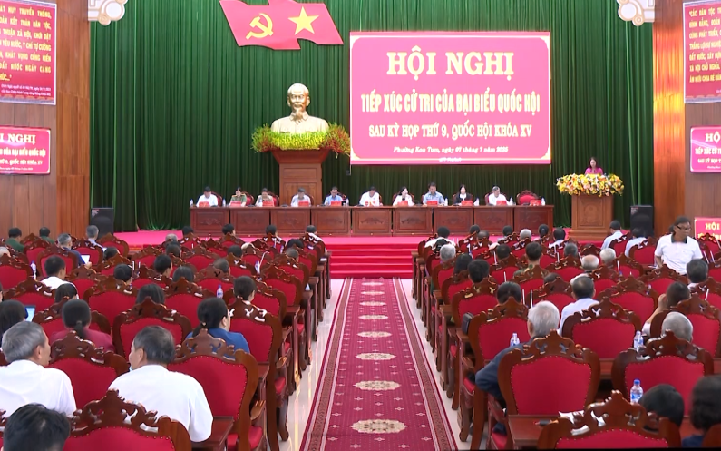 Phó Chủ tịch Quốc hội Trần Quang Phương tiếp xúc cử tri tại tỉnh Quảng Ngãi