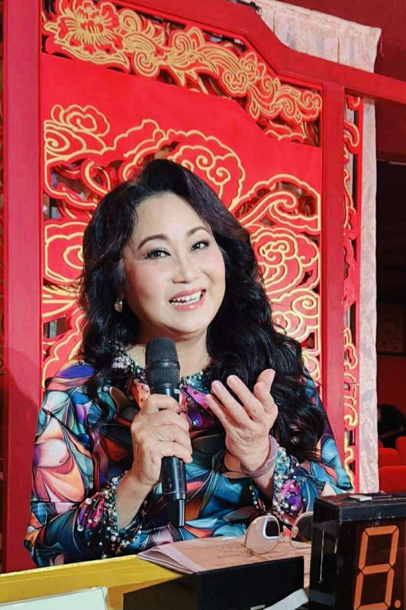 S&aacute;ng mai, Trọng Ph&uacute;c, Thanh Hằng v&agrave; nhiều nghệ sĩ giới thiệu s&aacute;ch "S&acirc;n khấu cải lương" tại Đường s&aacute;c - Ảnh 2.