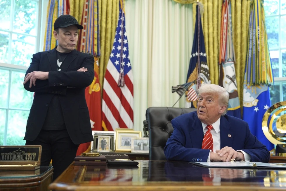 Tổng thống Donald Trump chê tỉ phú Musk "nực cười", chuyên gia không nghĩ vậy- Ảnh 1.