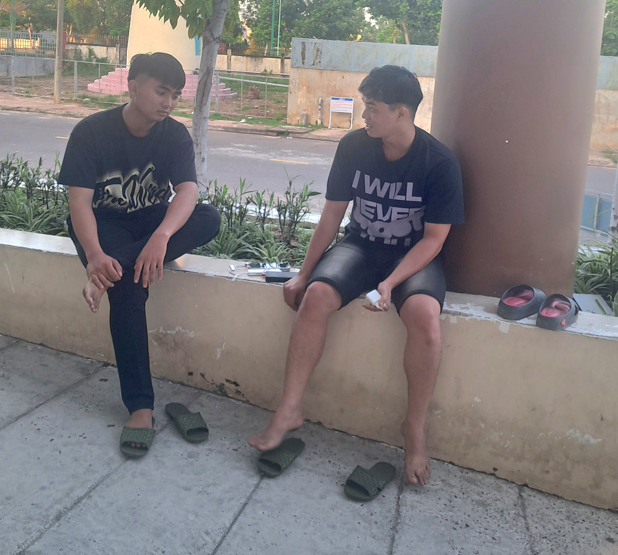 Phụ xe kể lại gi&acirc;y ph&uacute;t khi tai nạn xảy ra khiến 3 người tử vong tr&ecirc;n cao tốc Vĩnh Hảo &ndash; Phan Thiết- Ảnh 2.