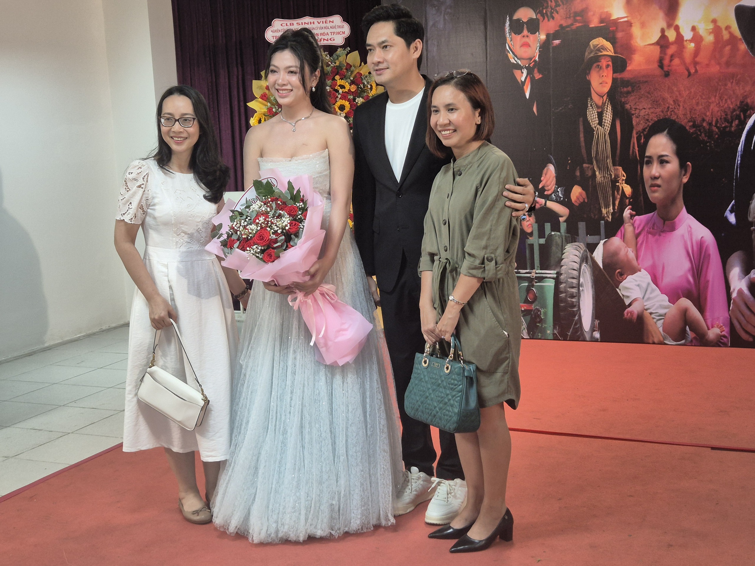 Minh Luân hóa chiến sĩ, bên "nàng thơ" Thiên Thư- Ảnh 4.