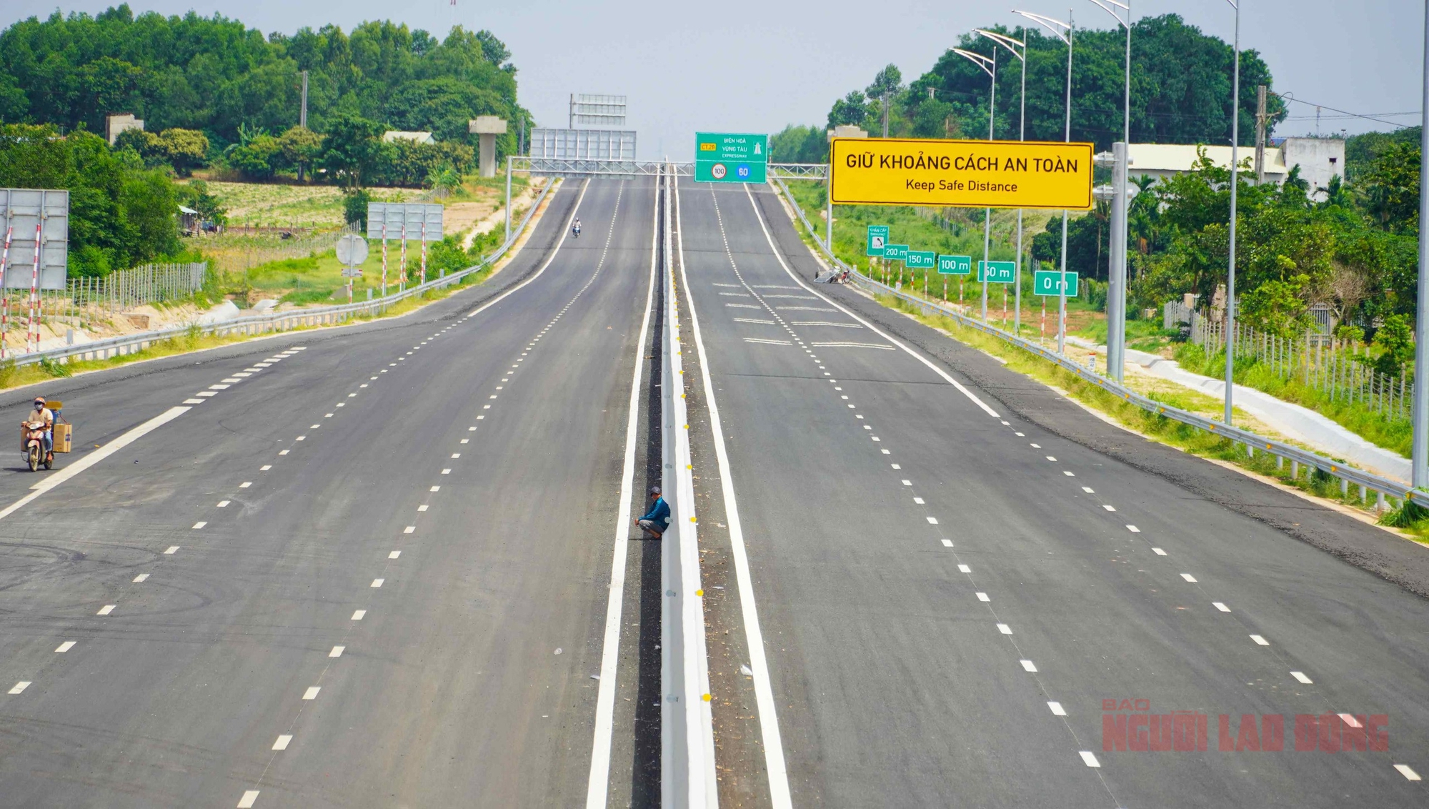 H&igrave;nh ảnh đường cao tốc Bi&ecirc;n H&ograve;a - Vũng T&agrave;u &ldquo;thẳng băng trong khung h&igrave;nh&rdquo; ng&agrave;y 8-7- Ảnh 1.