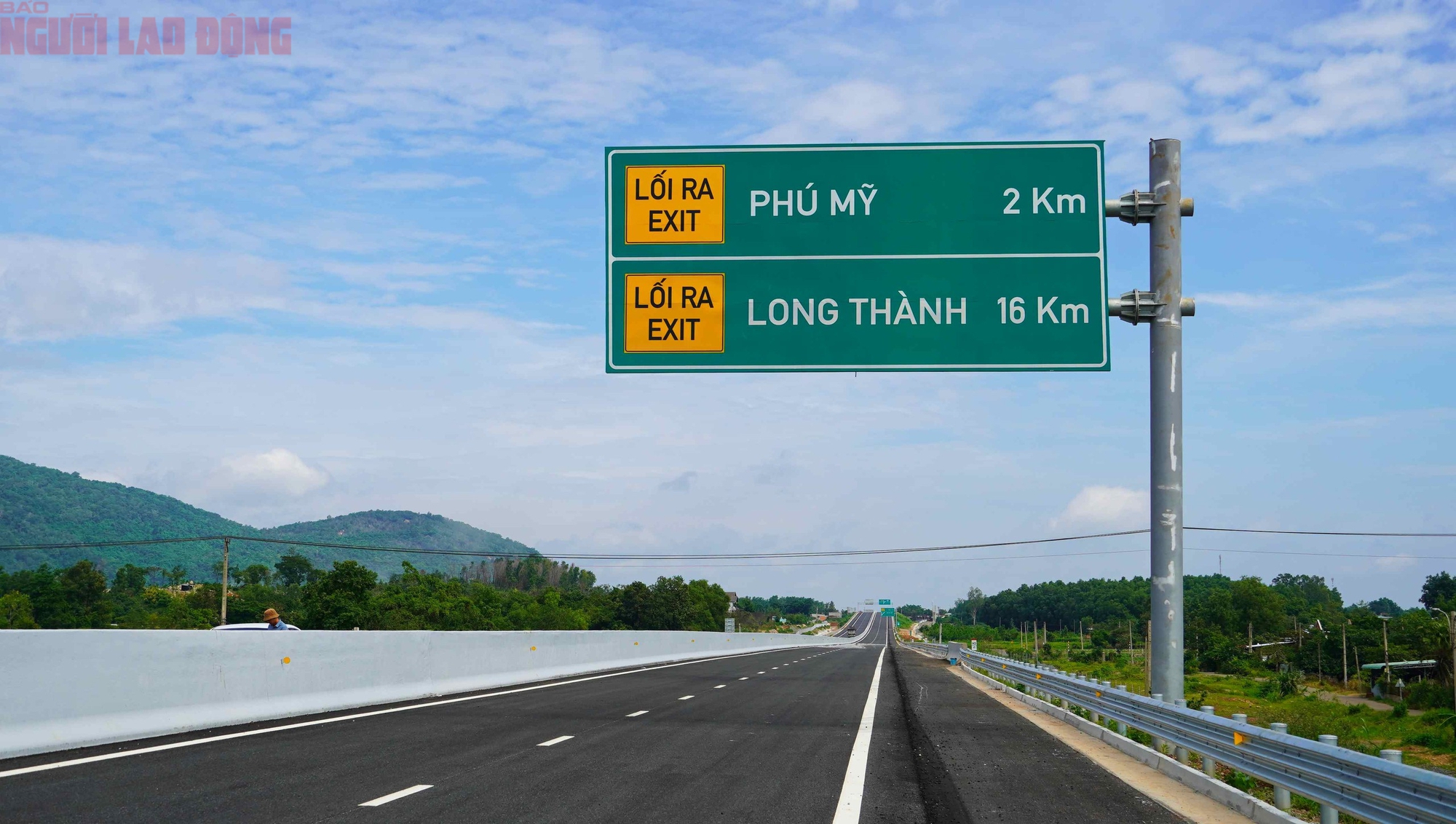 H&igrave;nh ảnh đường cao tốc Bi&ecirc;n H&ograve;a - Vũng T&agrave;u &ldquo;thẳng băng trong khung h&igrave;nh&rdquo; ng&agrave;y 8-7- Ảnh 4.