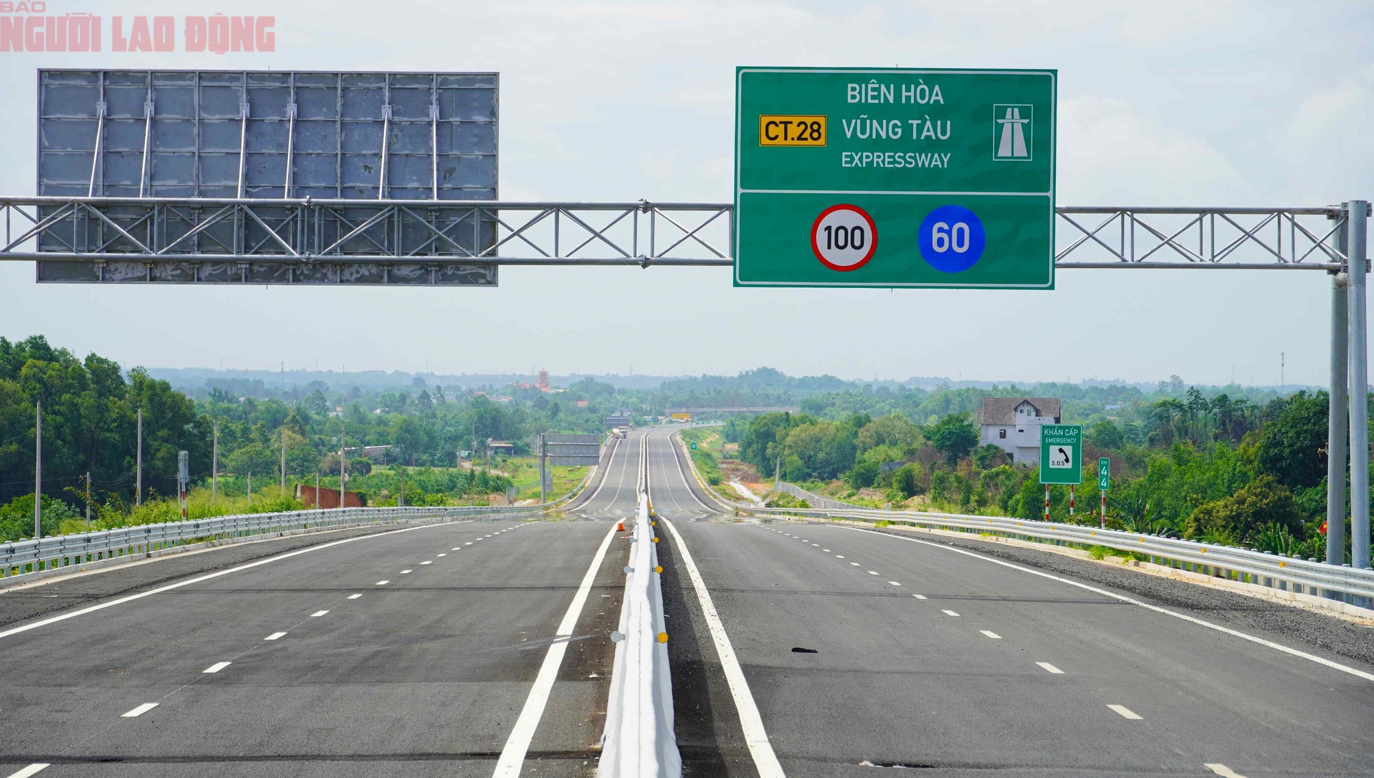 H&igrave;nh ảnh đường cao tốc Bi&ecirc;n H&ograve;a - Vũng T&agrave;u &ldquo;thẳng băng trong khung h&igrave;nh&rdquo; ng&agrave;y 8-7- Ảnh 5.