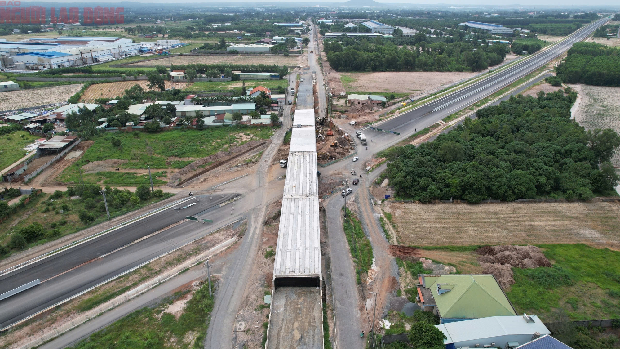 H&igrave;nh ảnh đường cao tốc Bi&ecirc;n H&ograve;a - Vũng T&agrave;u &ldquo;thẳng băng trong khung h&igrave;nh&rdquo; ng&agrave;y 8-7- Ảnh 6.