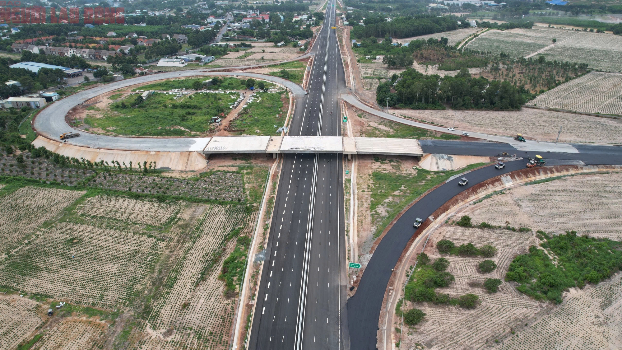 H&igrave;nh ảnh đường cao tốc Bi&ecirc;n H&ograve;a - Vũng T&agrave;u &ldquo;thẳng băng trong khung h&igrave;nh&rdquo; ng&agrave;y 8-7- Ảnh 7.