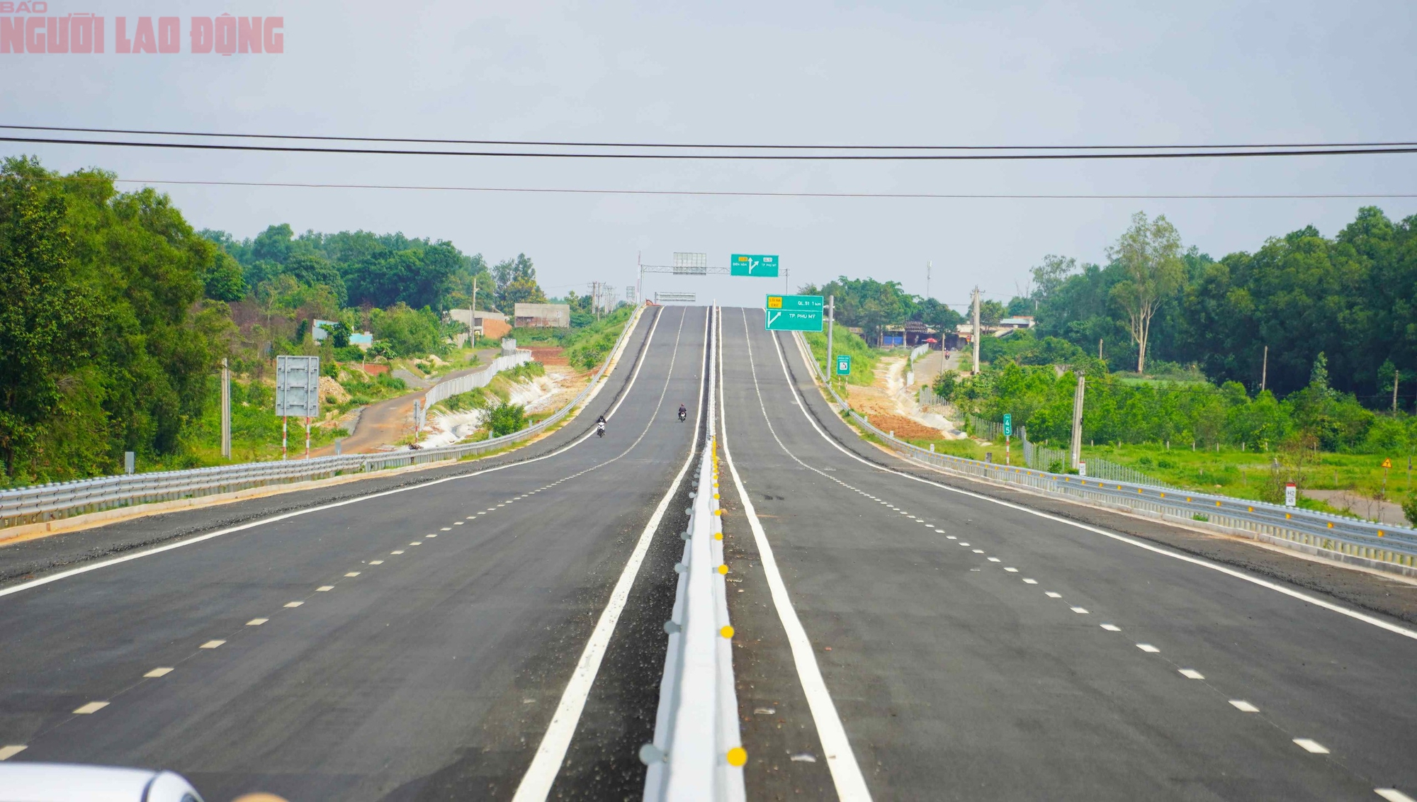 H&igrave;nh ảnh đường cao tốc Bi&ecirc;n H&ograve;a - Vũng T&agrave;u &ldquo;thẳng băng trong khung h&igrave;nh&rdquo; ng&agrave;y 8-7- Ảnh 13.