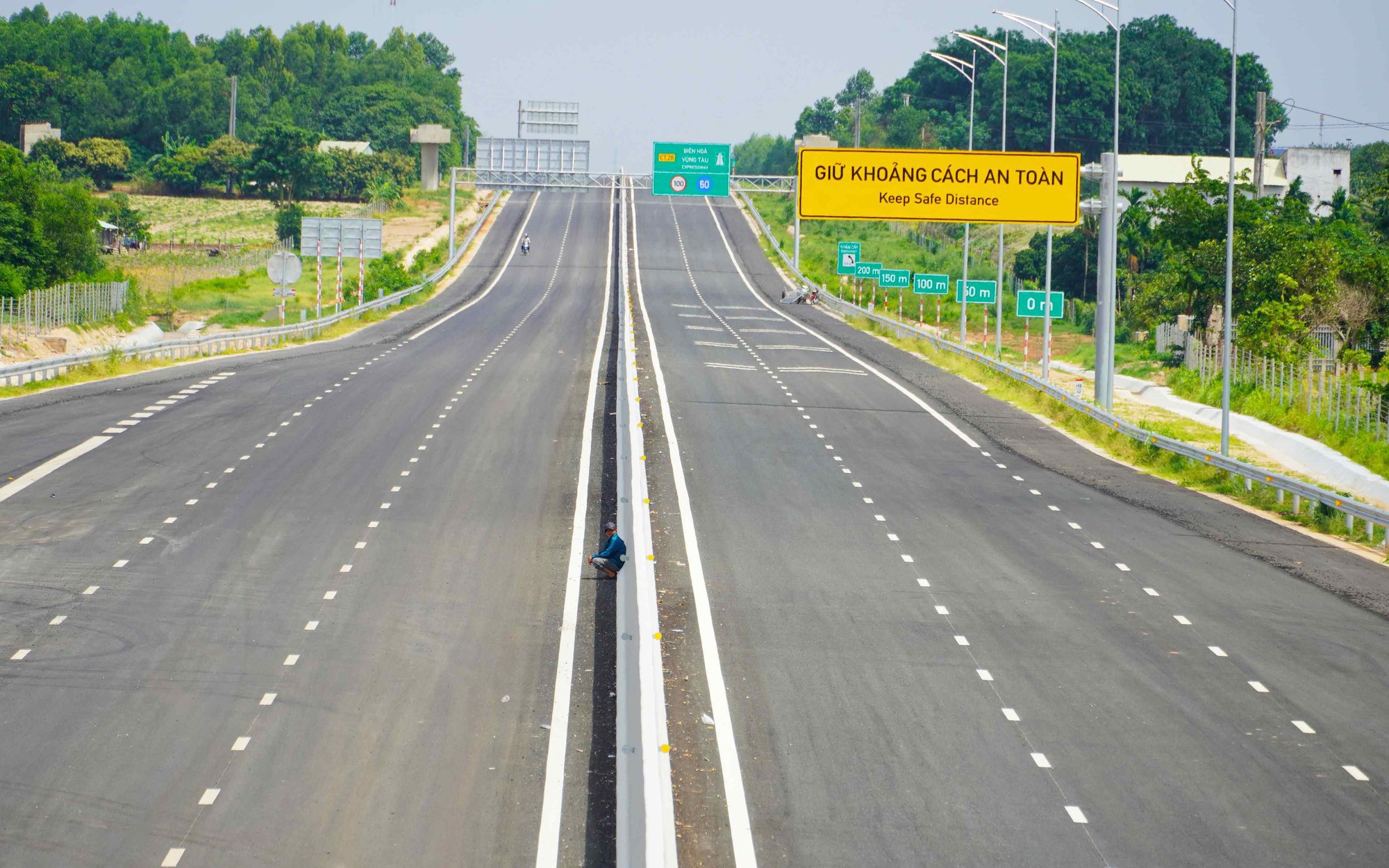 Hình ảnh đường cao tốc Biên Hòa - Vũng Tàu “thẳng băng trong khung hình” ngày 8-7