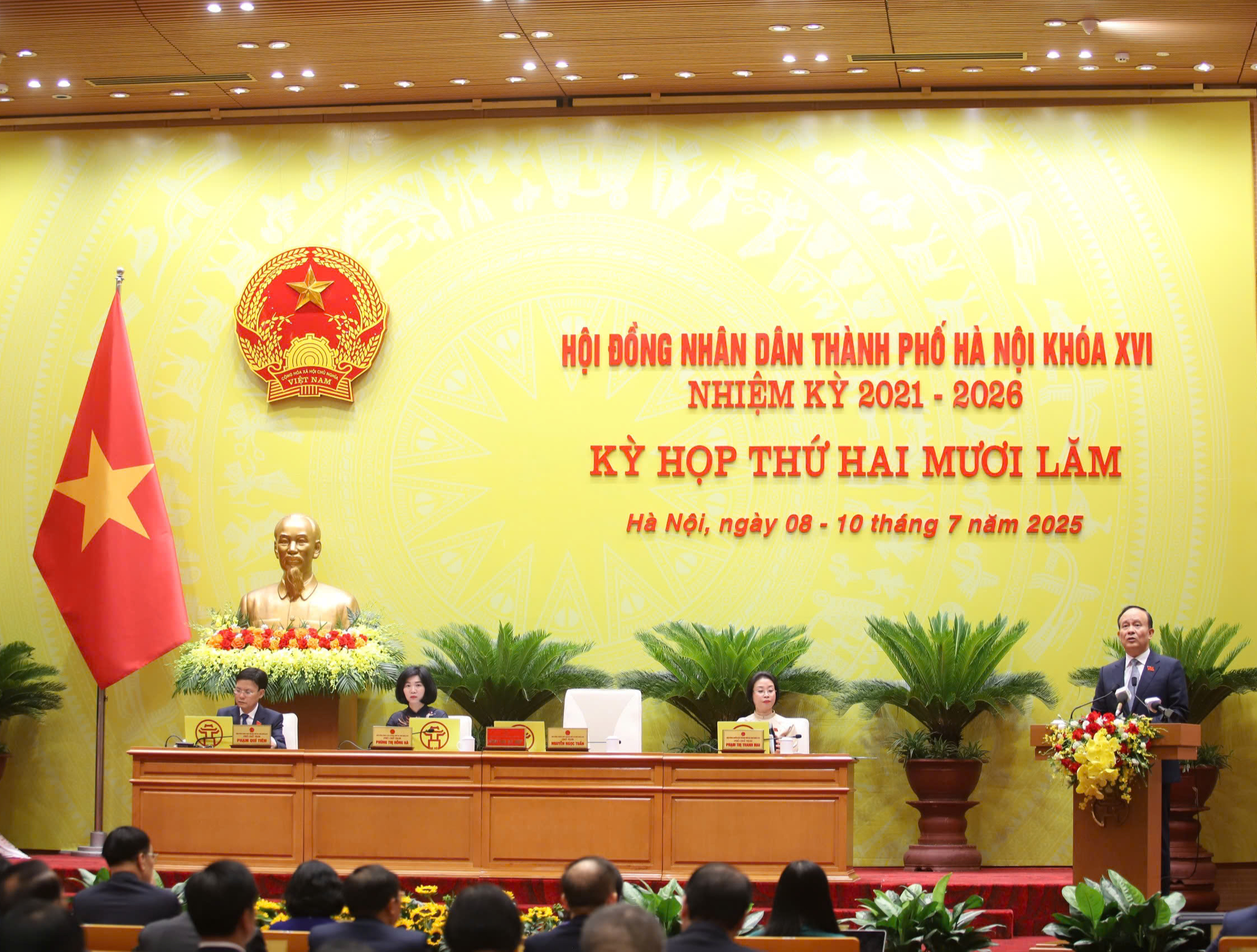 H&agrave; Nội kỷ luật loạt c&aacute;n bộ, c&ocirc;ng chức tham nhũng, ti&ecirc;u cực- Ảnh 1.