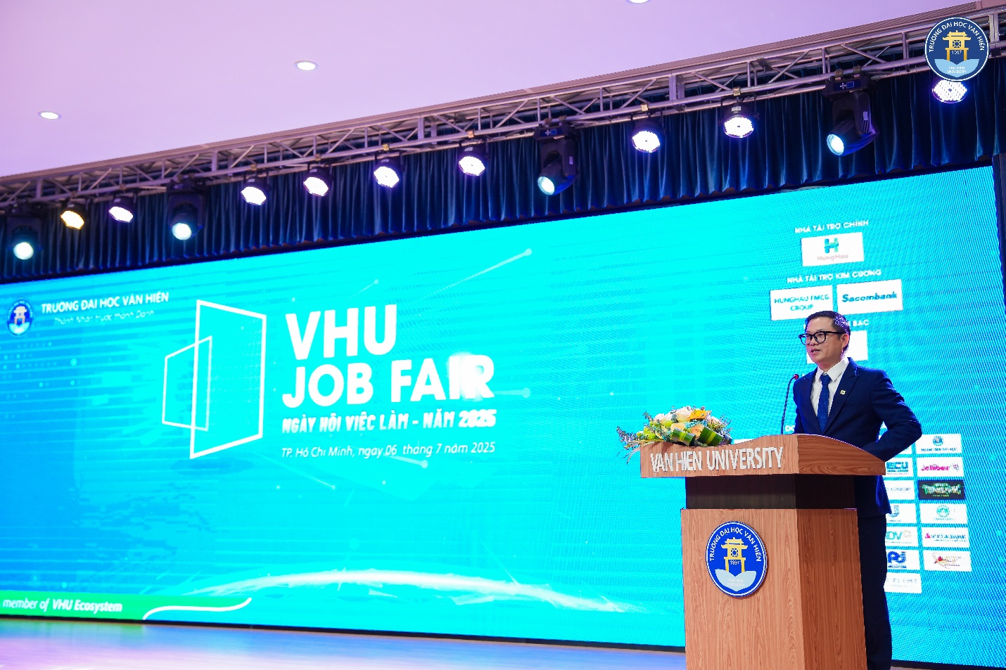 Trường ĐH Văn Hiến tổ chức “VHU JOB FAIR 2025 – Ngày hội việc làm”- Ảnh 6.