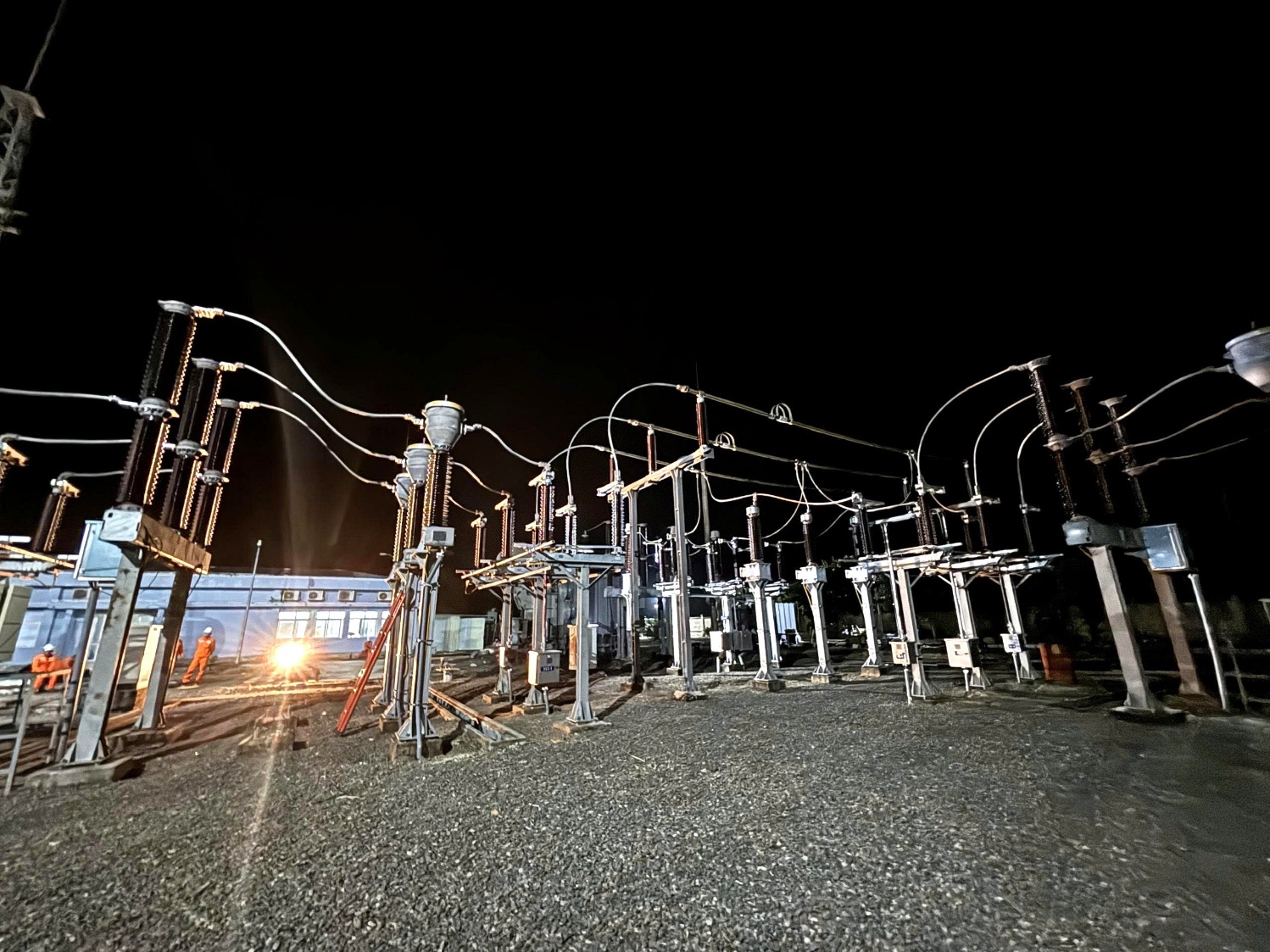 EVNSPC đ&oacute;ng điện 72 c&ocirc;ng tr&igrave;nh 110kV trong 6 th&aacute;ng đầu năm- Ảnh 1.
