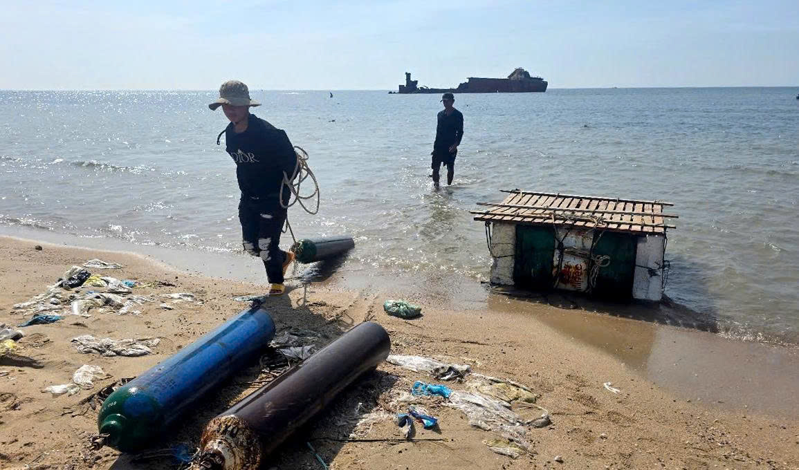 Cận cảnh "xẻ thịt" tàu 4.500 tấn, trả mặt bằng cho điện hạt nhân Ninh Thuận- Ảnh 5.