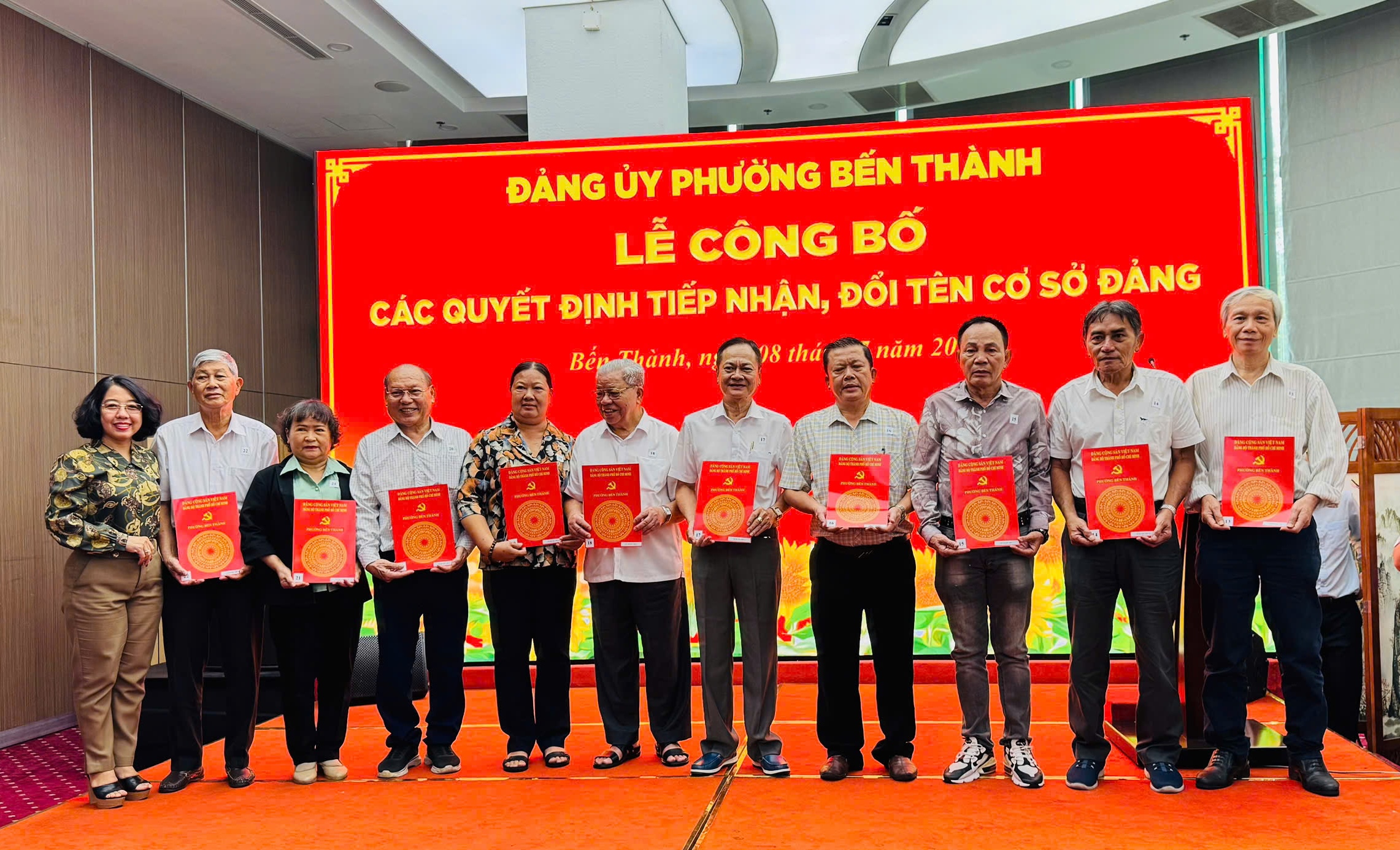 Phường Bến Thành phát huy sức mạnh truyền thông cơ sở Đảng trong phát triển chính trị - Ảnh 2.