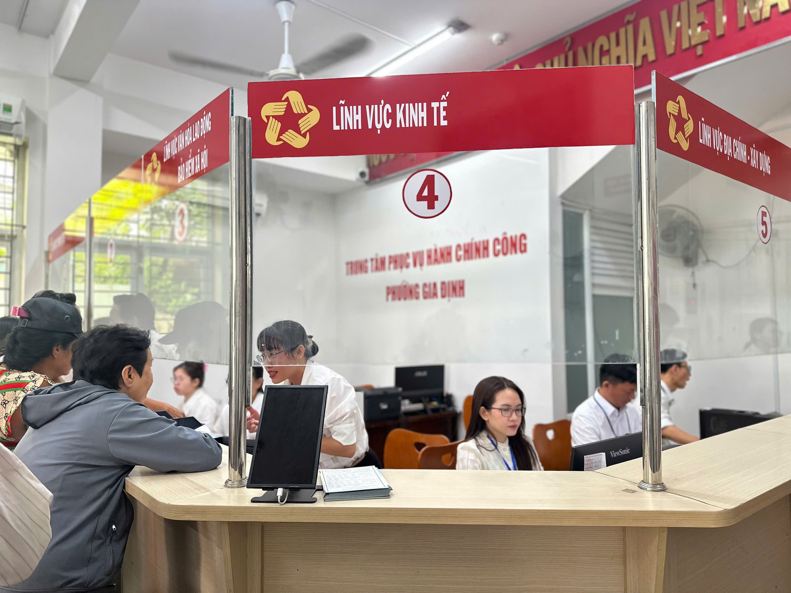 Ch&iacute;nh quyền địa phương 2 cấp tại TP HCM nhận phản hồi thế n&agrave;o sau 1 tuần vận h&agrave;nh?- Ảnh 1.