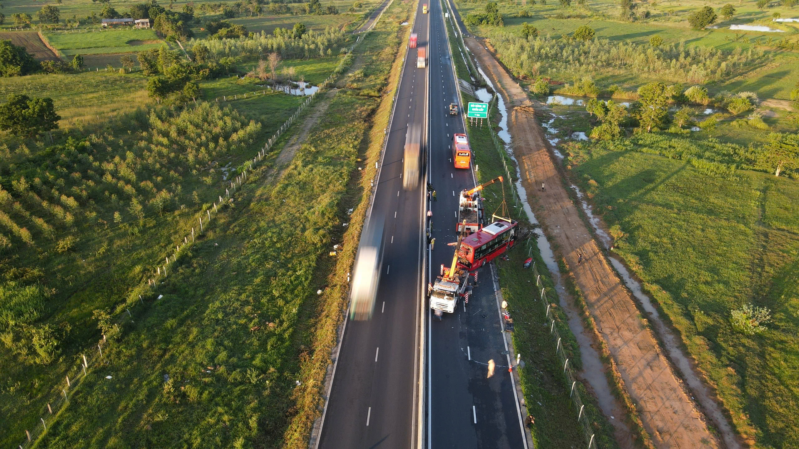 Hiểm họa khó lường trên đường cao tốc Vĩnh Hảo - Phan Thiết- Ảnh 1.
