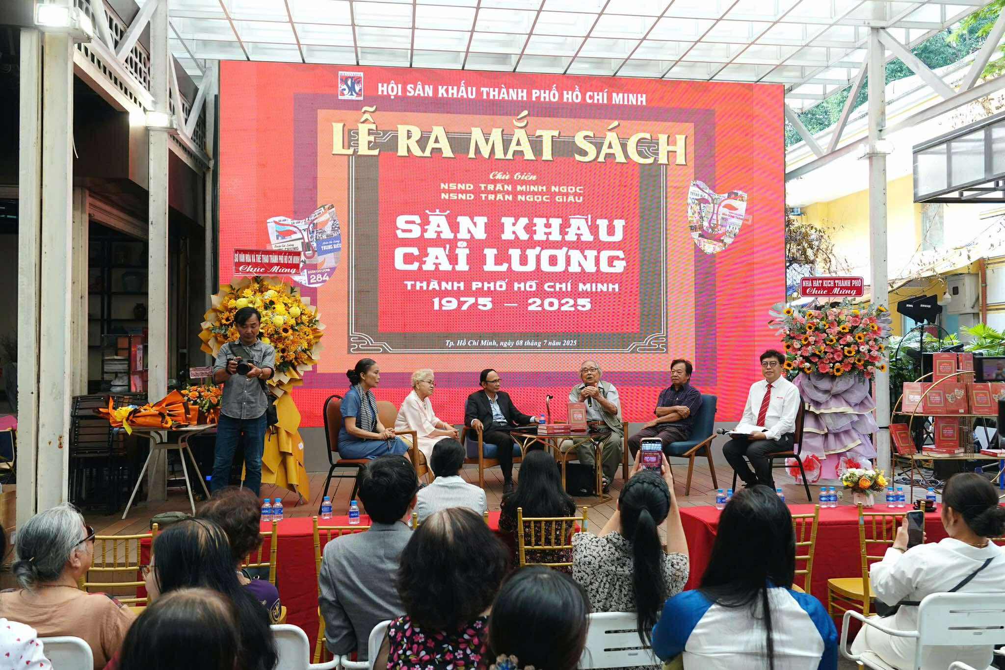 NSND Trọng Phúc, Thanh Hằng xúc động nói về công trình sách "Sân khấu cải lương" - Ảnh 2.