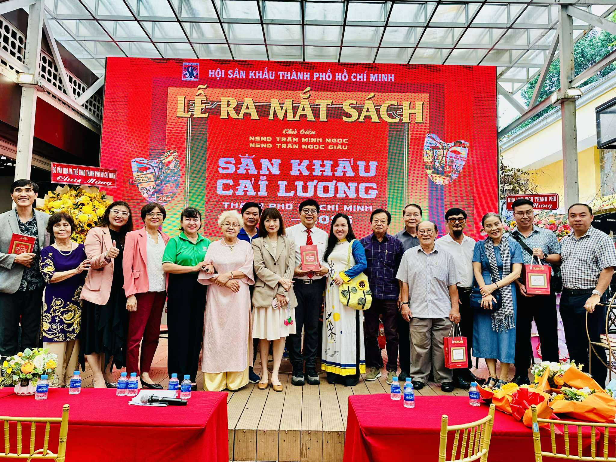 NSND Trọng Phúc, Thanh Hằng xúc động nói về công trình sách "Sân khấu cải lương" - Ảnh 4.