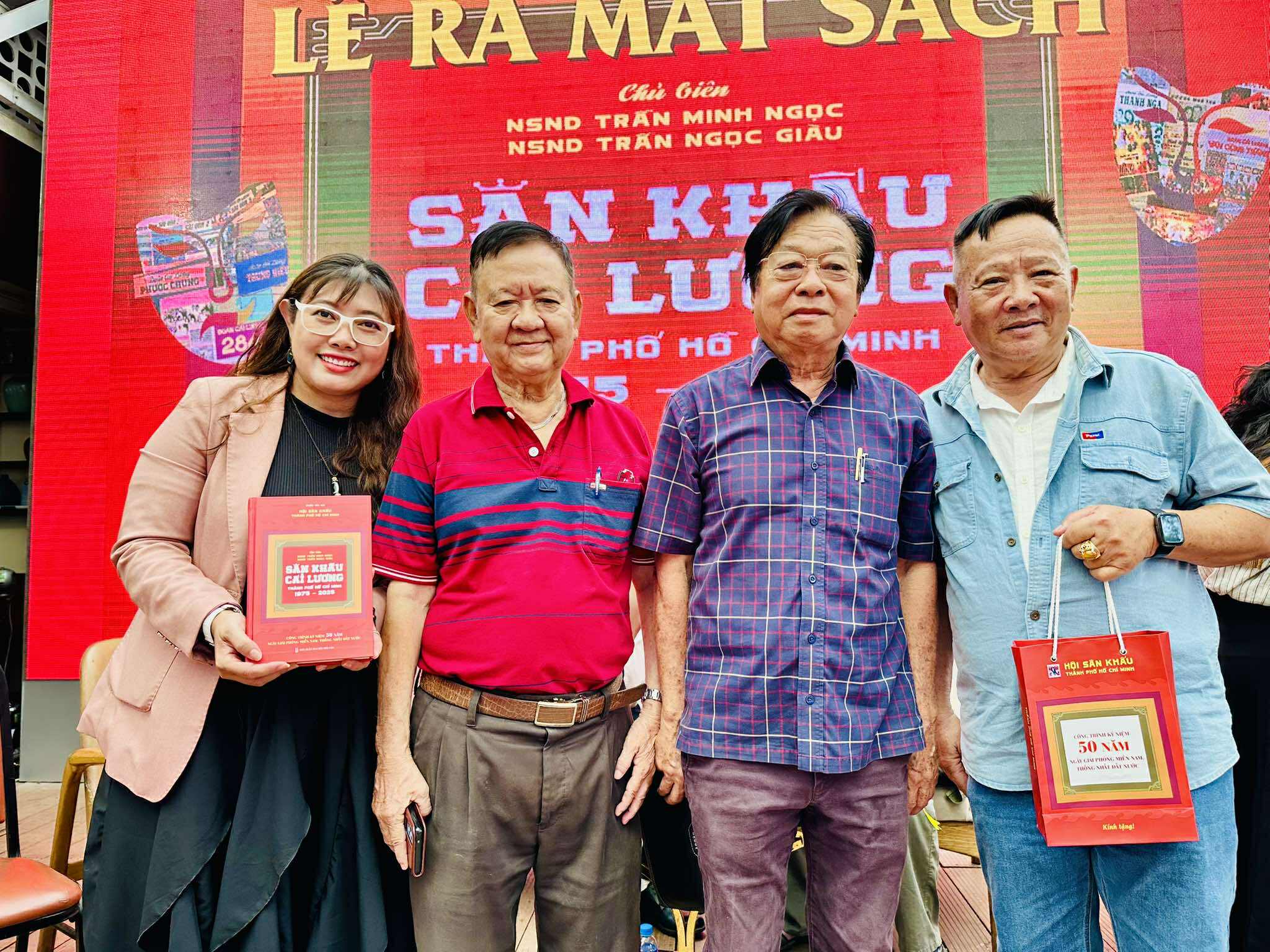 NSND Trọng Phúc, Thanh Hằng xúc động nói về công trình sách "Sân khấu cải lương" - Ảnh 8.
