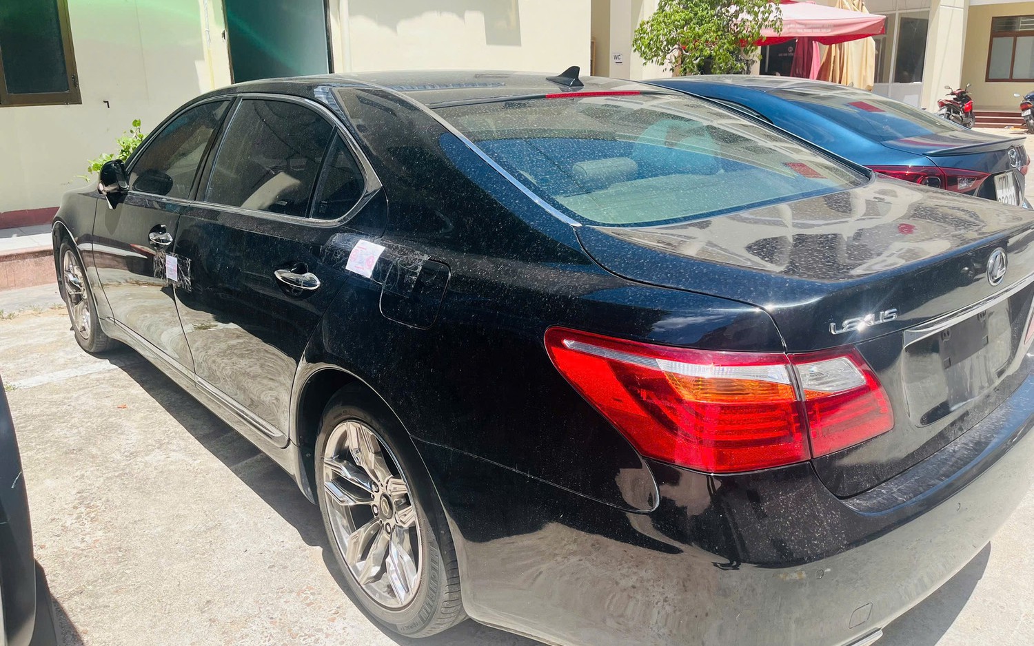Phát hiện xe Lexus LS460 không giấy tờ hợp pháp tại Gia Lai