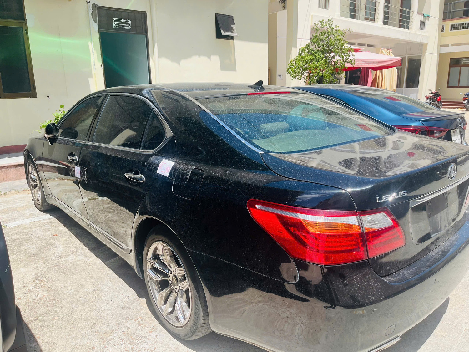 Phát hiện xe Lexus LS460 không giấy tờ hợp pháp tại Gia Lai - Ảnh 1.