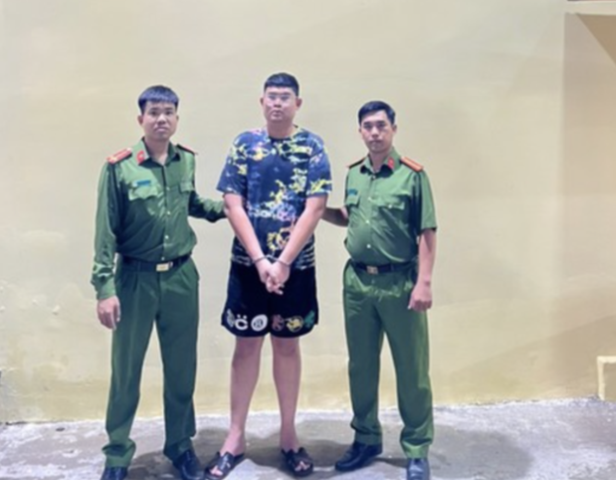 C&ocirc;ng an TP HCM truy n&atilde; Huỳnh Xu&acirc;n Vấn trong vụ lừa &aacute;n Phan C&ocirc;ng Khanh Supper - Ảnh 2.