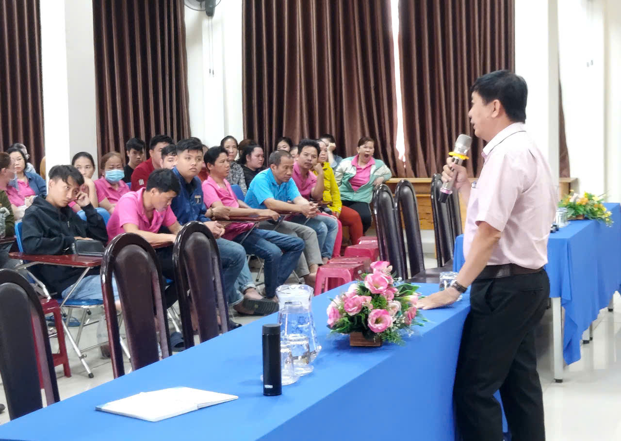 Sa thải tr&aacute;i luật: Thiệt hại nặng nhưng vẫn bất chấp - Ảnh 1.