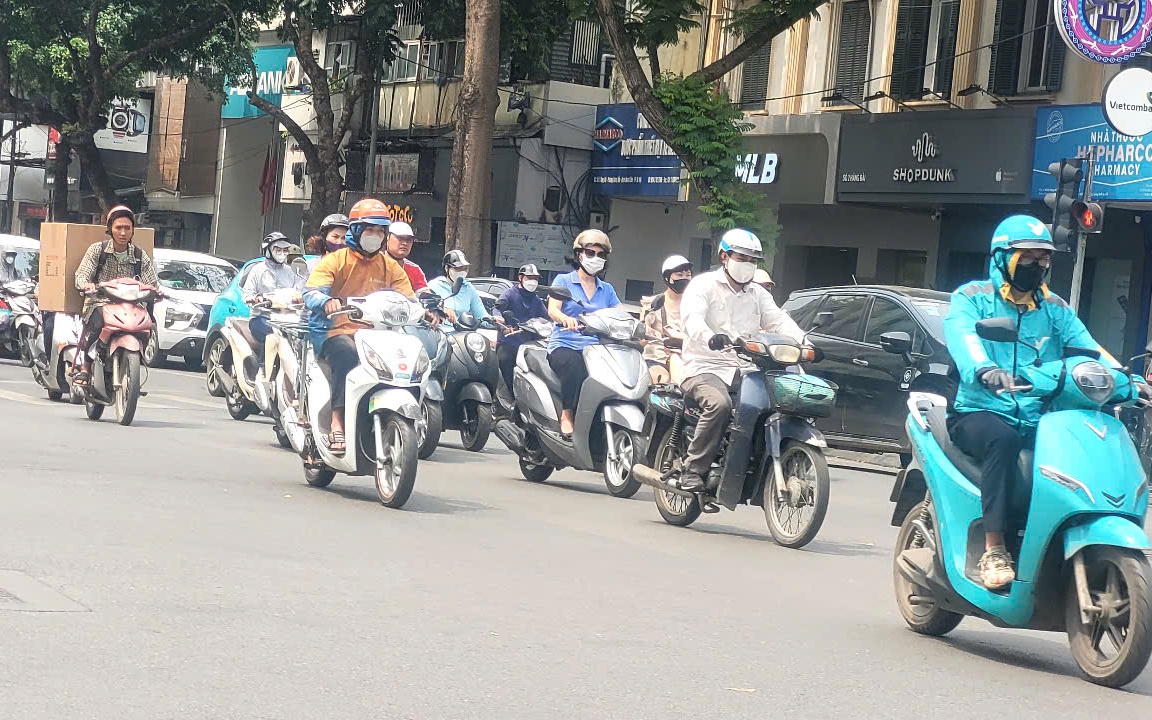 Miền Bắc nắng nóng gay gắt trước khi mưa lớn