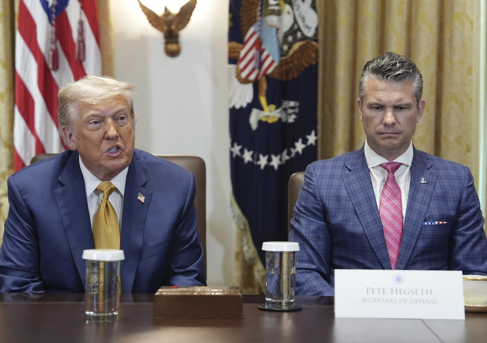 Tổng thống Donald Trump phê duyệt gởi vũ khí cho Ukraine- Ảnh 1.