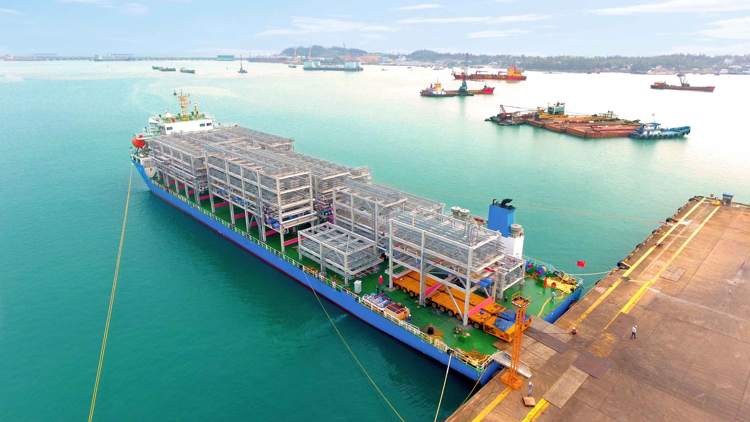 Quảng Ng&atilde;i dẫn đầu cả nước về tăng trưởng kinh tế 6 th&aacute;ng đầu năm 2025- Ảnh 1.